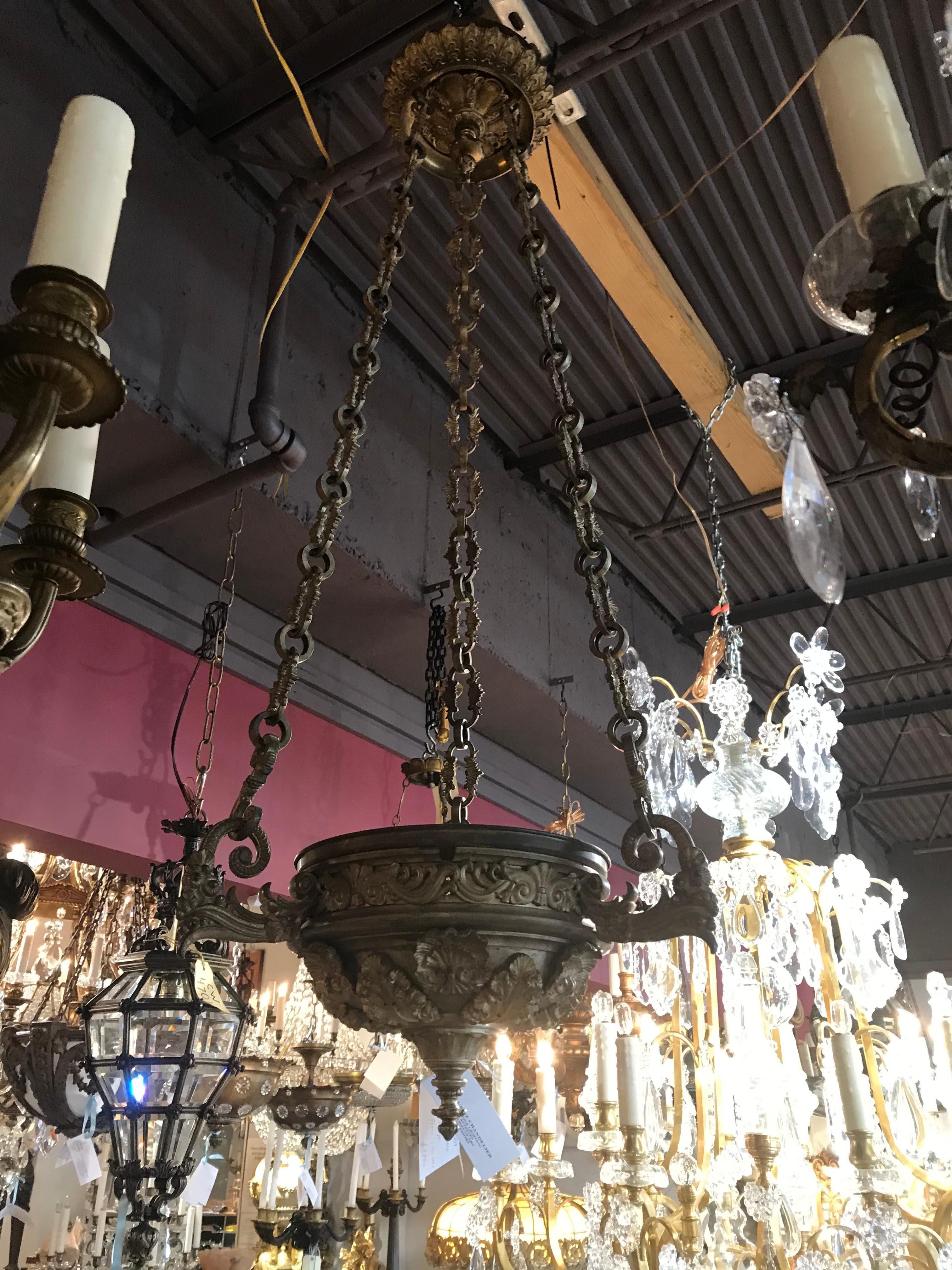 A very fine gilt bronze pendant depicting shells and acanthus leaf ornaments.
France, circa 1860. Can be wired for 3 lights.
Dimensions: Height 43