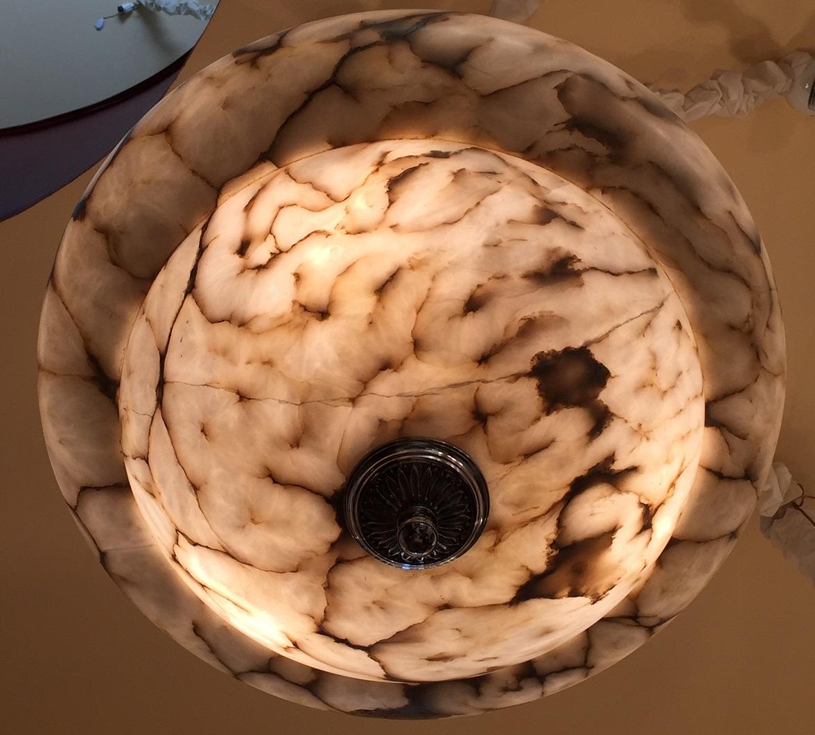 Chandelier in alabaster.

If you have problems to the hight, We can cut the Barral, at the indicated height (free of charge)
Style: Art Deco
Year: 1920
Material: Alabaster and Chrome
To take care of your property and the lives of our customers, the