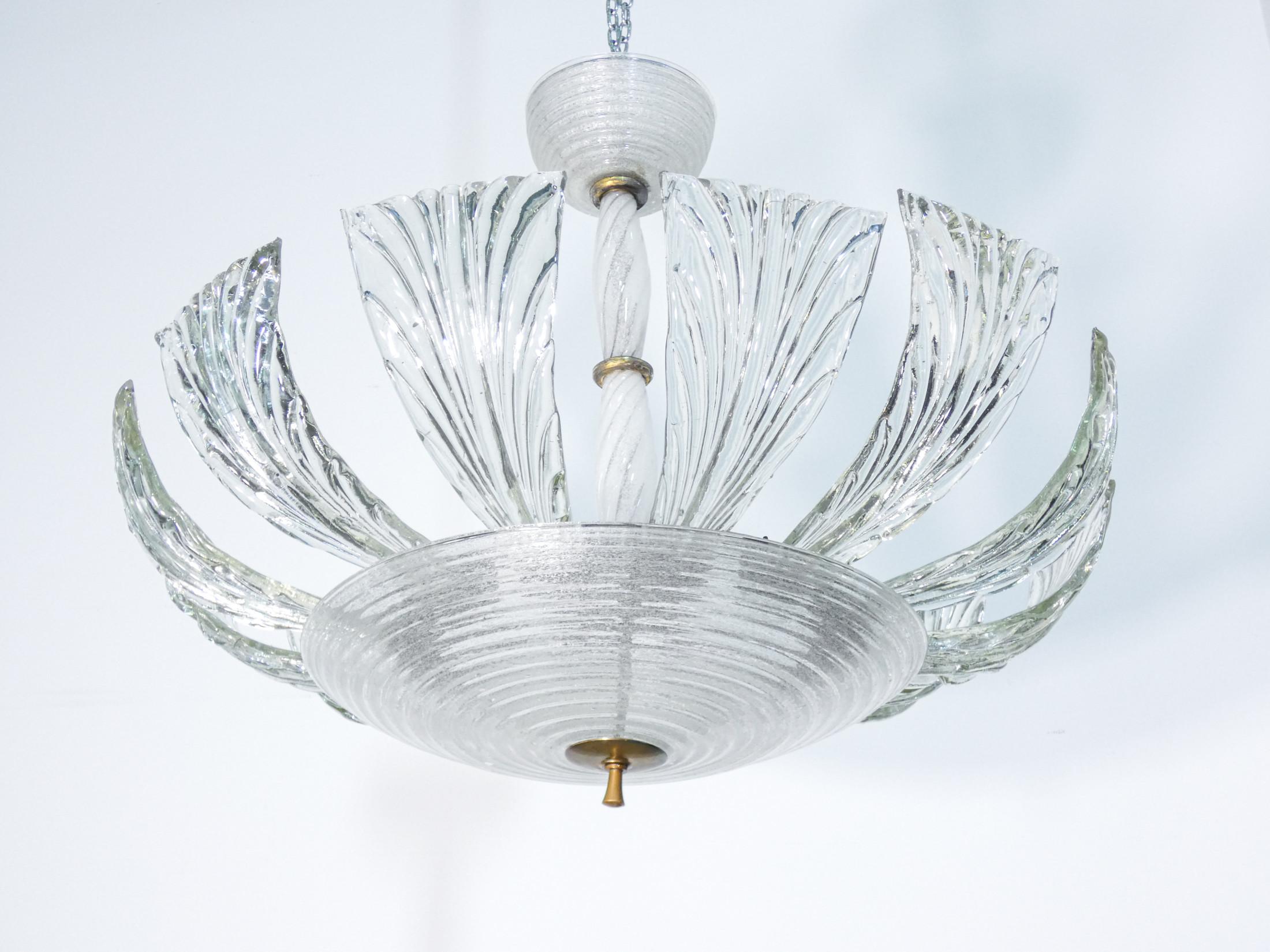 Chandelier in blown glass
design by Barovier & Toso.
Murano, 1940s
