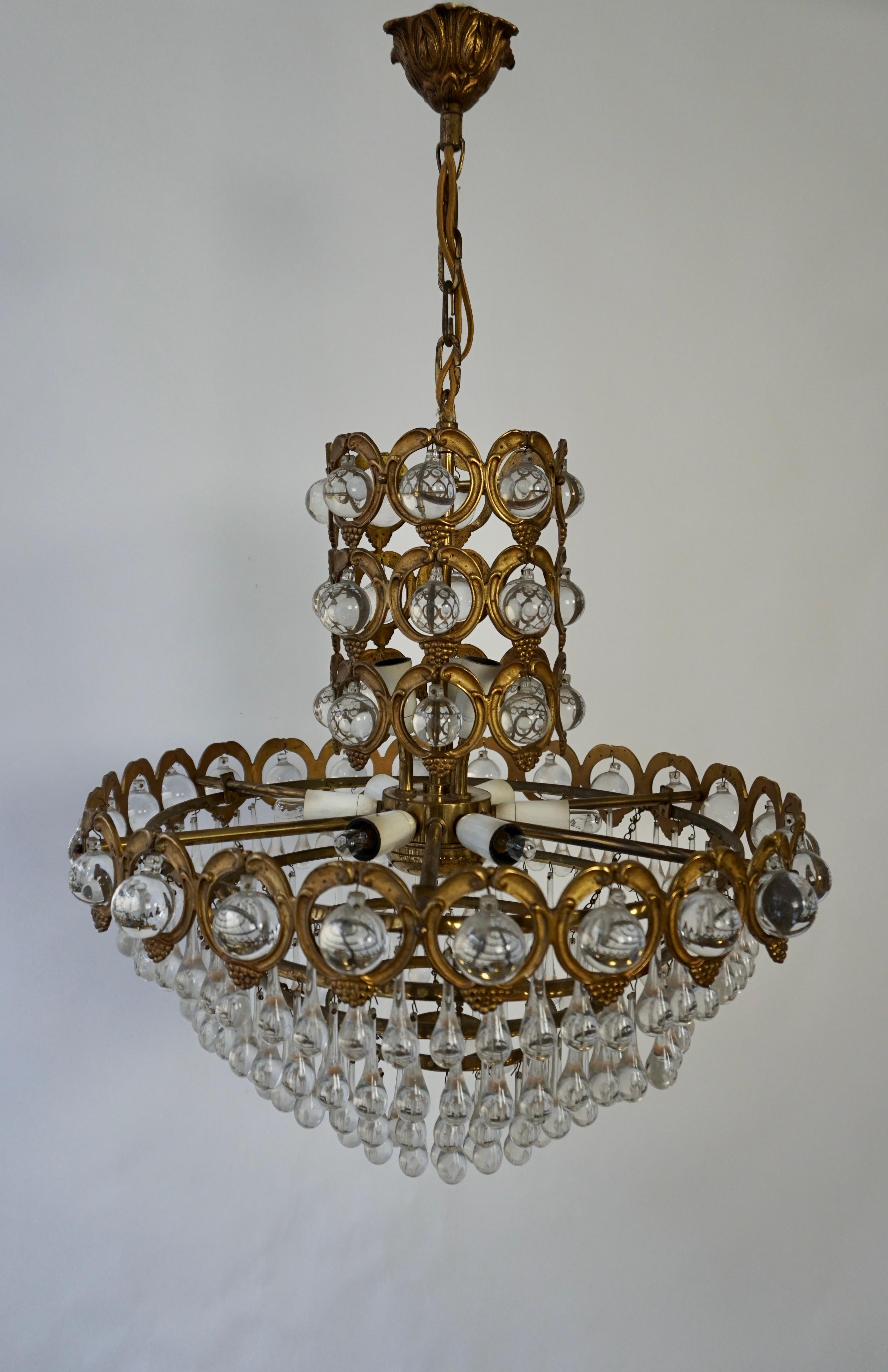 Italian Chandelier in Brass and Crystal For Sale