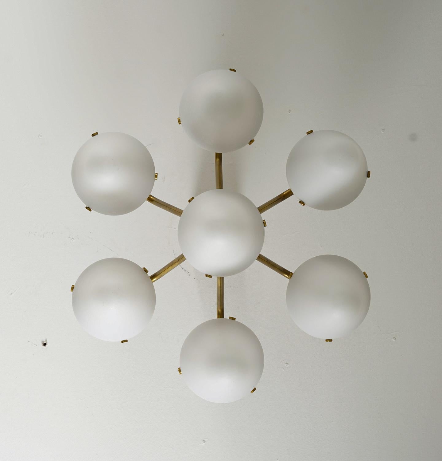 Chandelier in Brass and Glass by Hans-Agne Jakobsson In Good Condition For Sale In Karlstad, SE