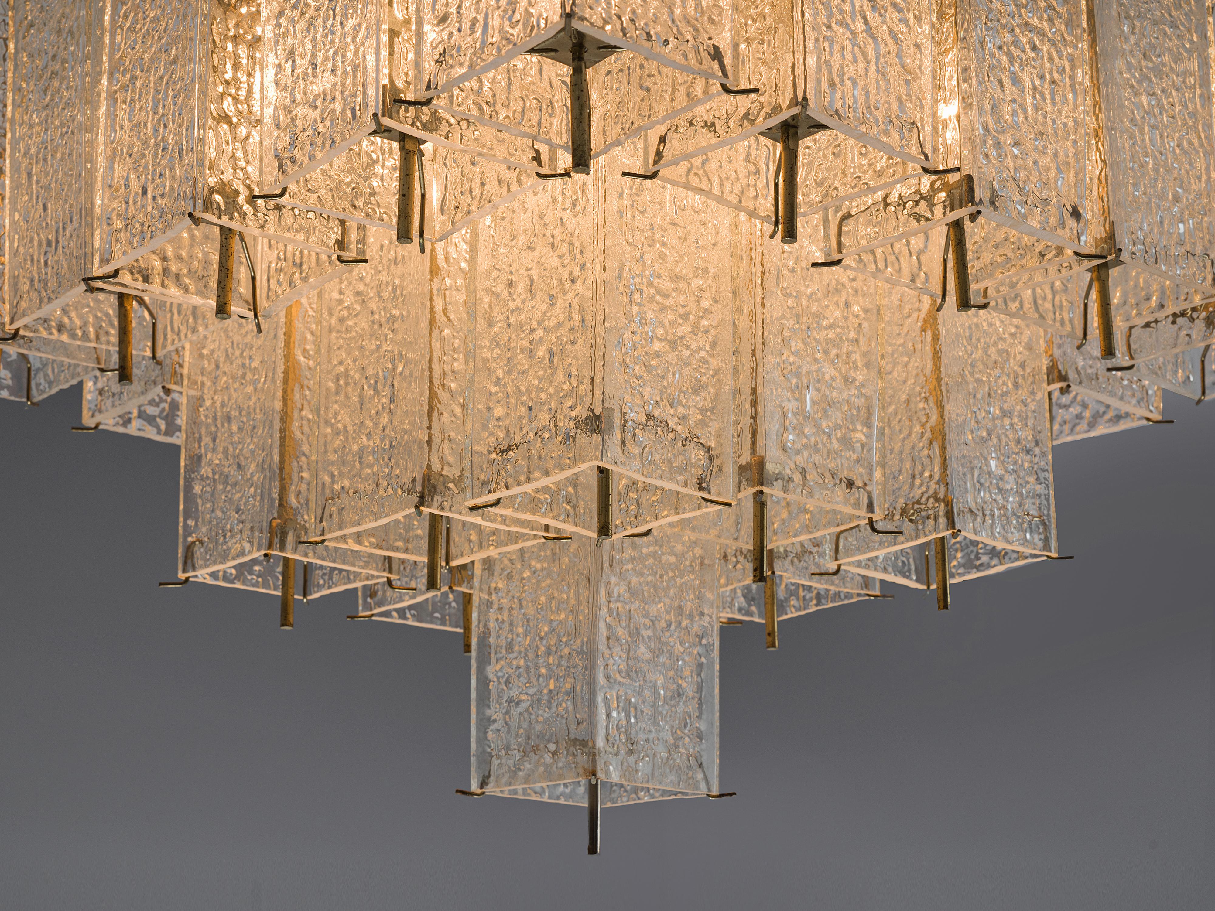 Chandelier in Brass and Structured Glass In Good Condition In Waalwijk, NL