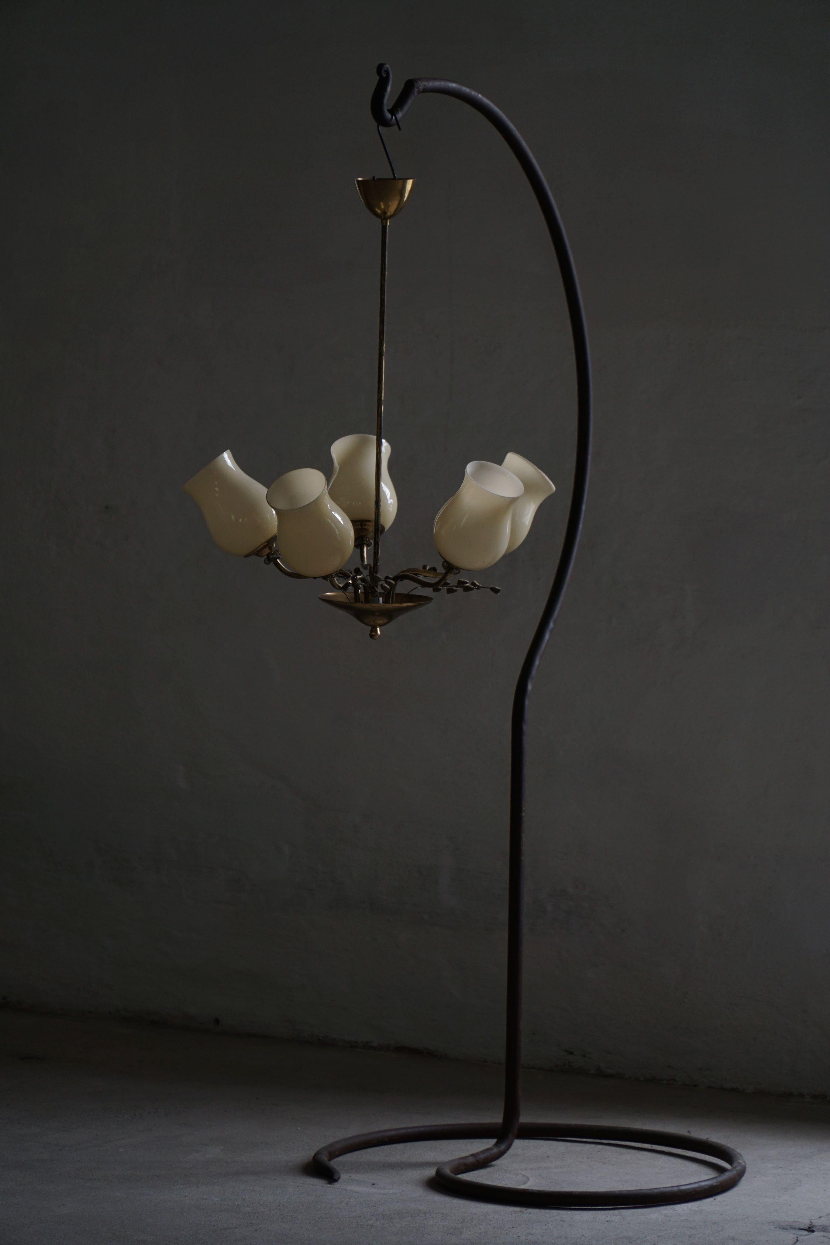 Lampadario in ottone e vetro, Lisa Johansson-Pape per Stockmann, Finlandia, anni '40 in vendita 6