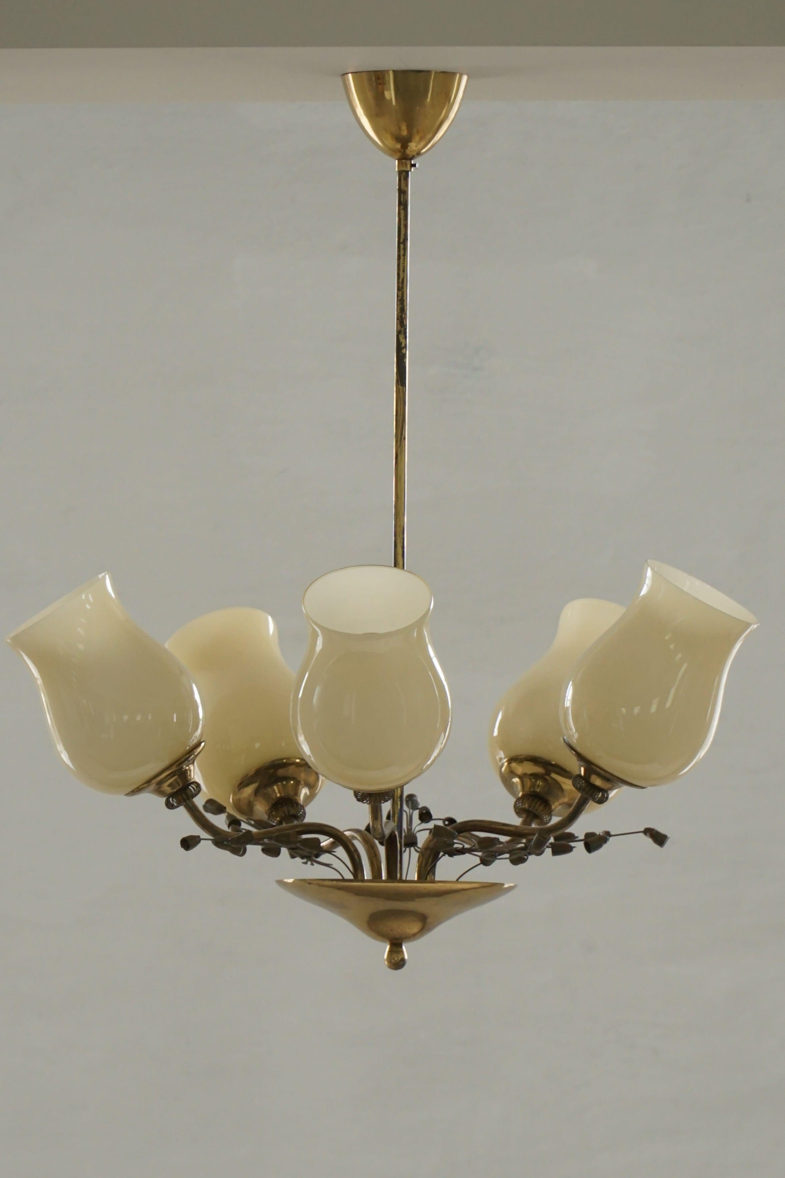 Lampadario in ottone e vetro, Lisa Johansson-Pape per Stockmann, Finlandia, anni '40 in vendita 8