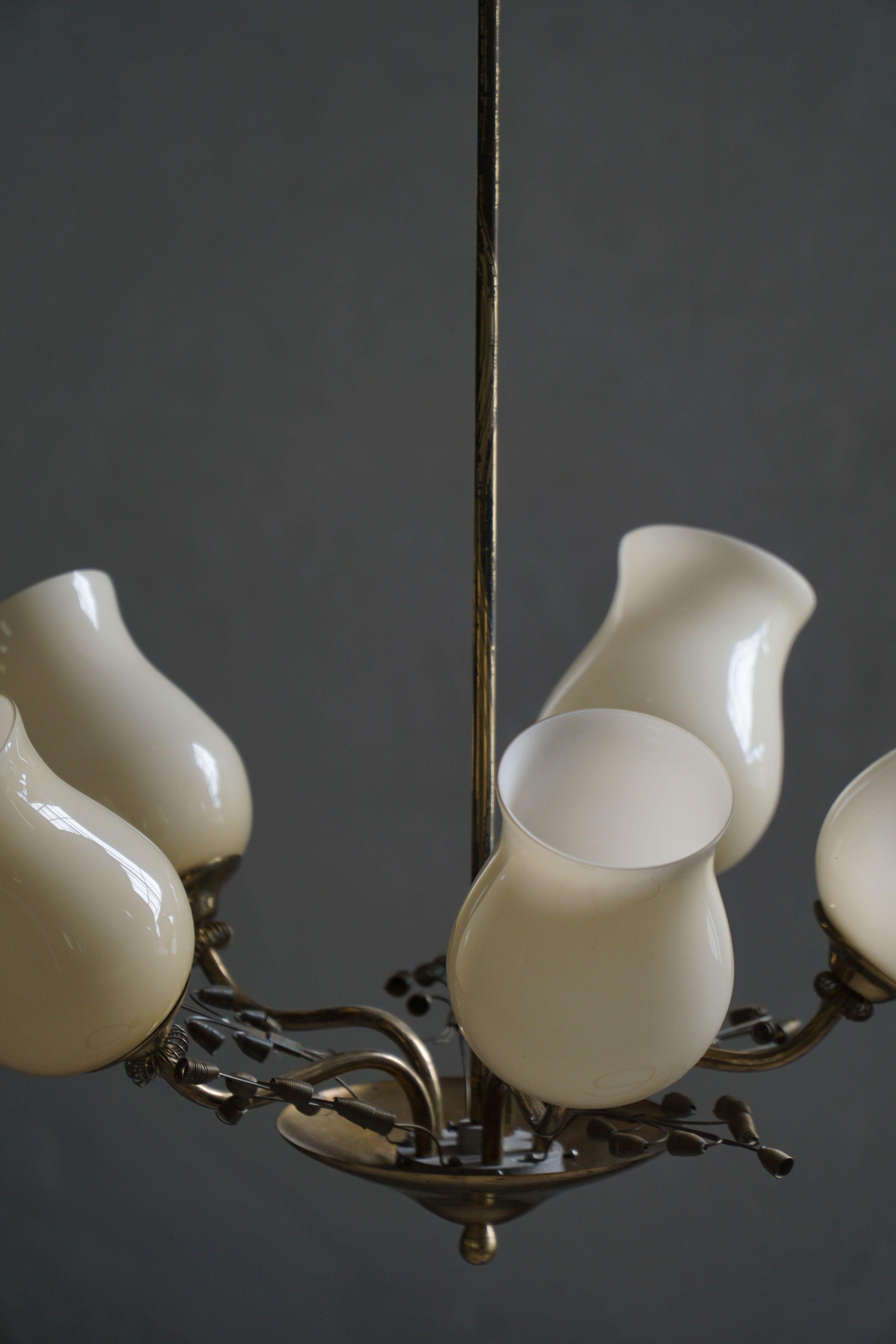 Art Déco Lampadario in ottone e vetro, Lisa Johansson-Pape per Stockmann, Finlandia, anni '40 in vendita