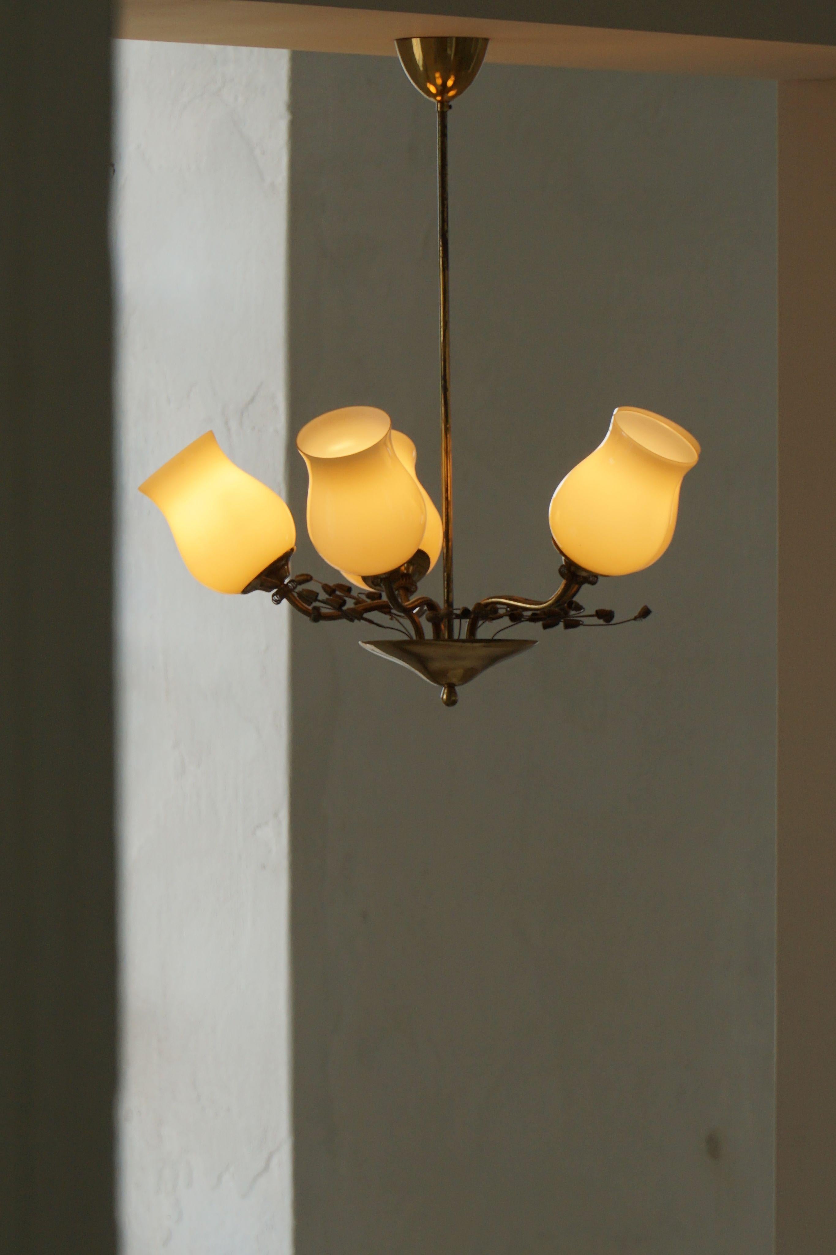 Finlandese Lampadario in ottone e vetro, Lisa Johansson-Pape per Stockmann, Finlandia, anni '40 in vendita