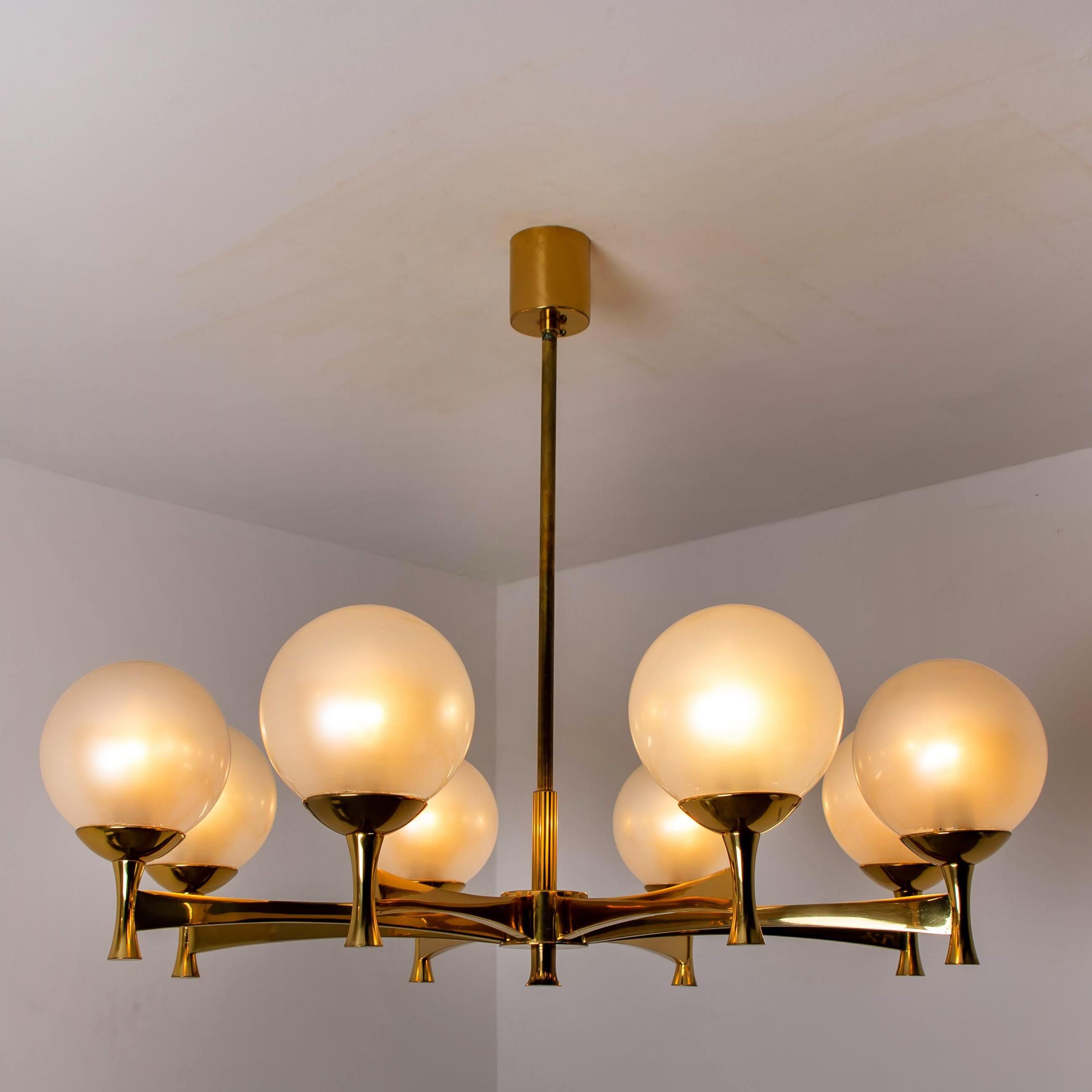Mid-20th Century Chandelier in Brass with Opaline Brass in the Style of Sciolari