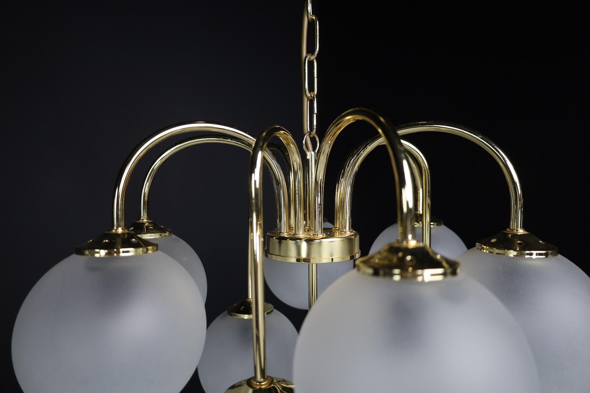 Chandelier in Frosted Hand Blown Glass Globes & Brass, Italy, 1970s For Sale 4