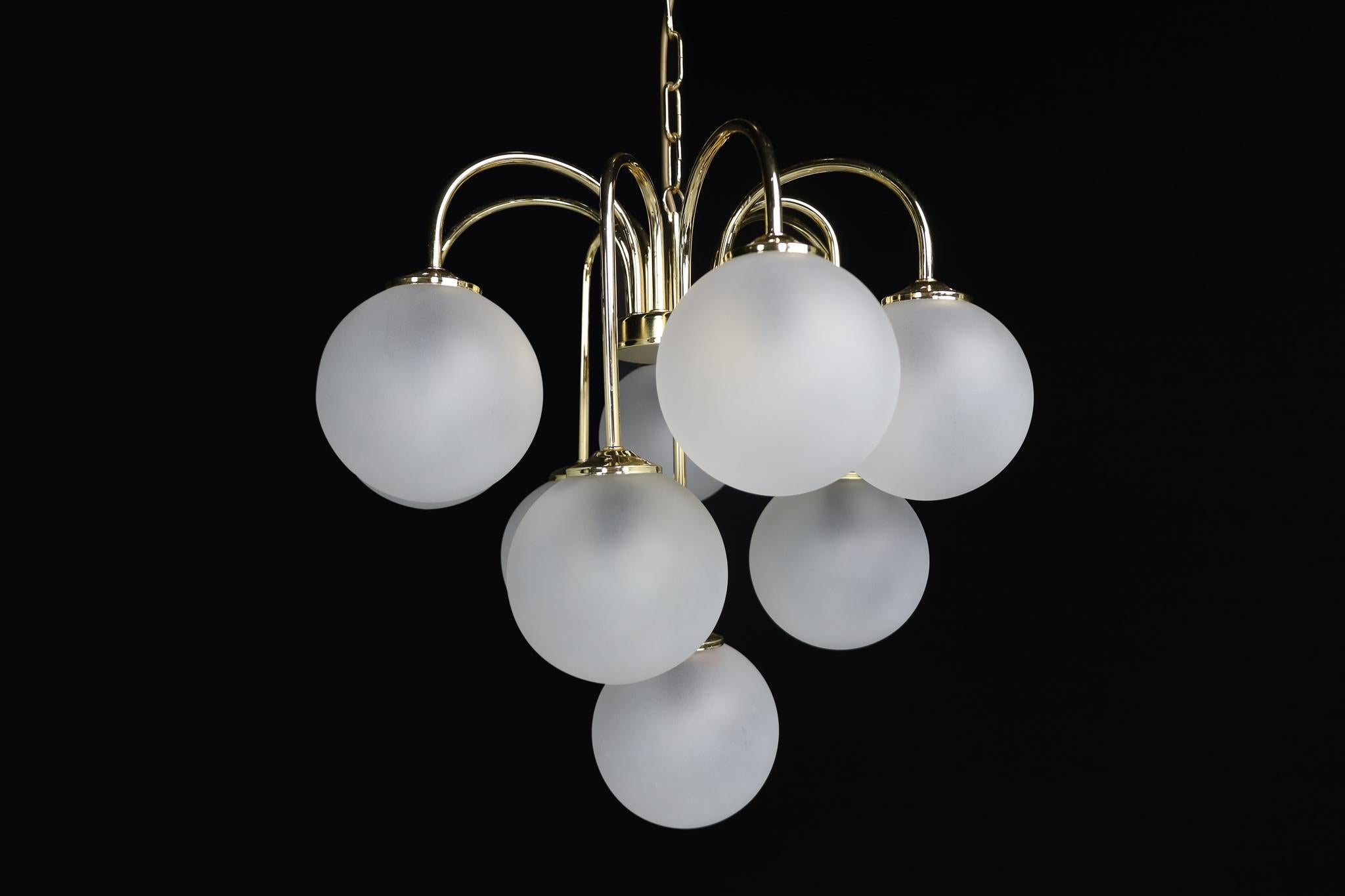 Large modern chandelier with four frosted white hand-blown coloured globes and brass, Italy 1970s

The brass fixture beautifully combines with the frosted white glass. This chandelier will create a stunning light partition utilizing its large