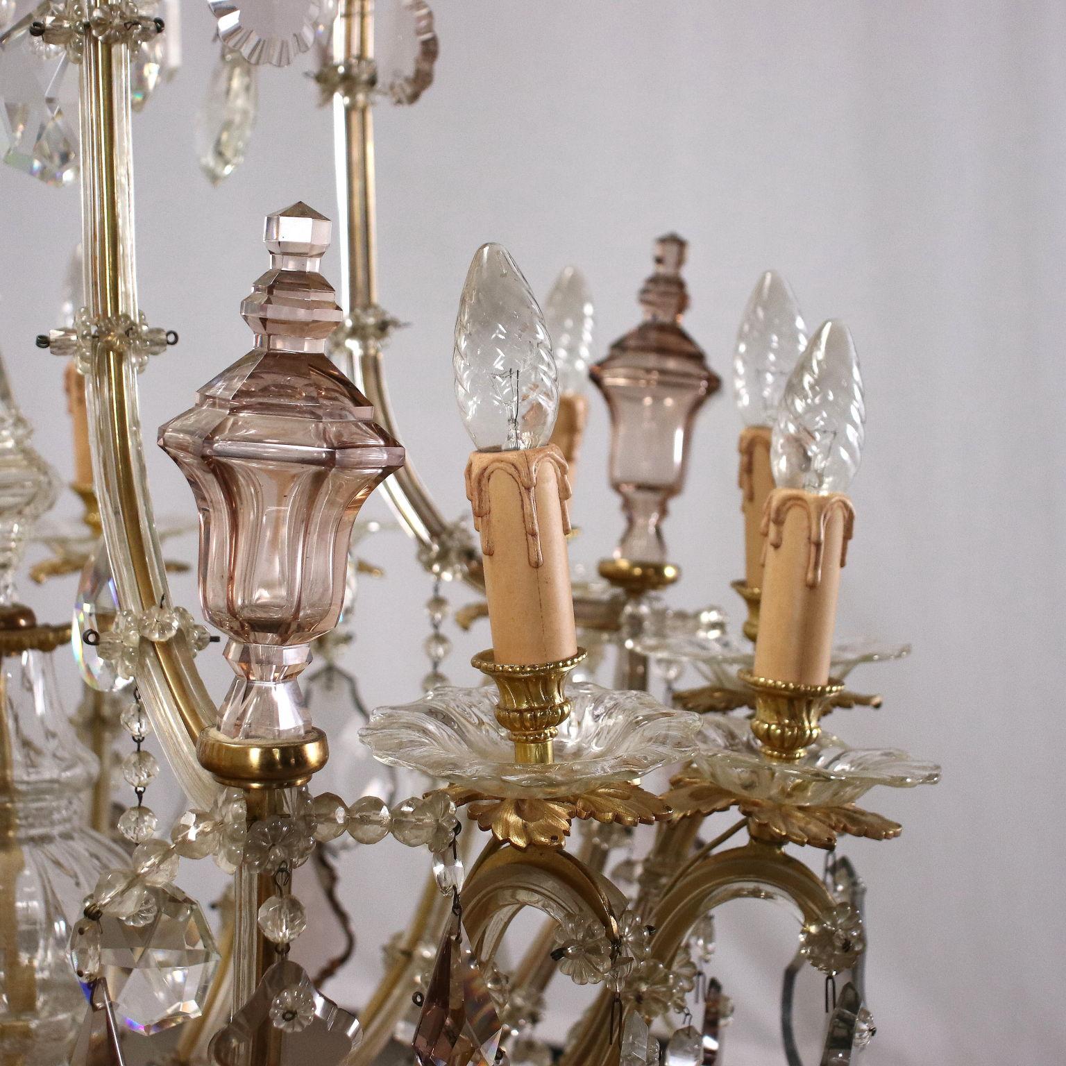 20ième siècle Lustre en bronze doré et verre en vente