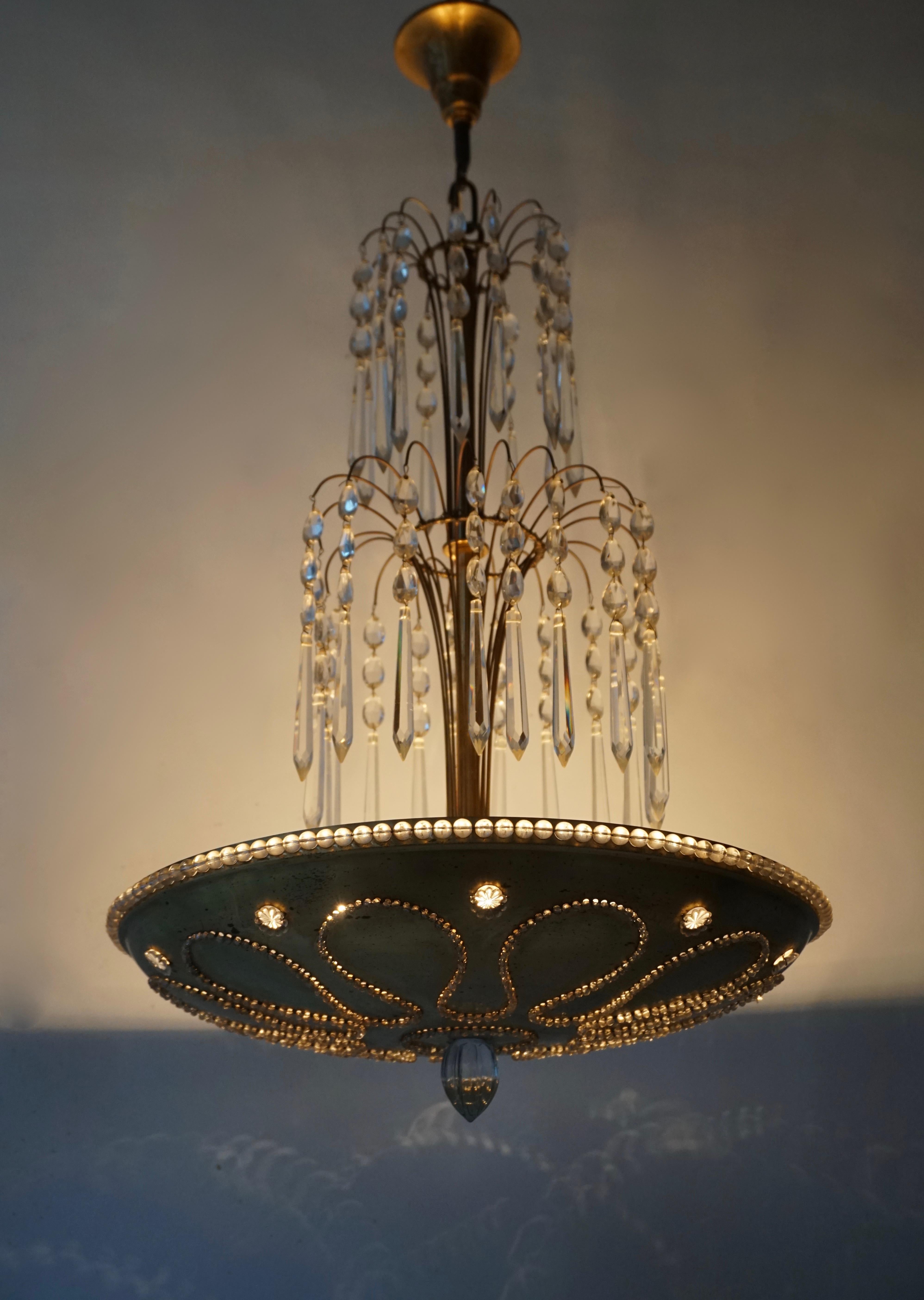 Lampadario in metallo dorato e cristallo In condizioni buone in vendita a Antwerp, BE