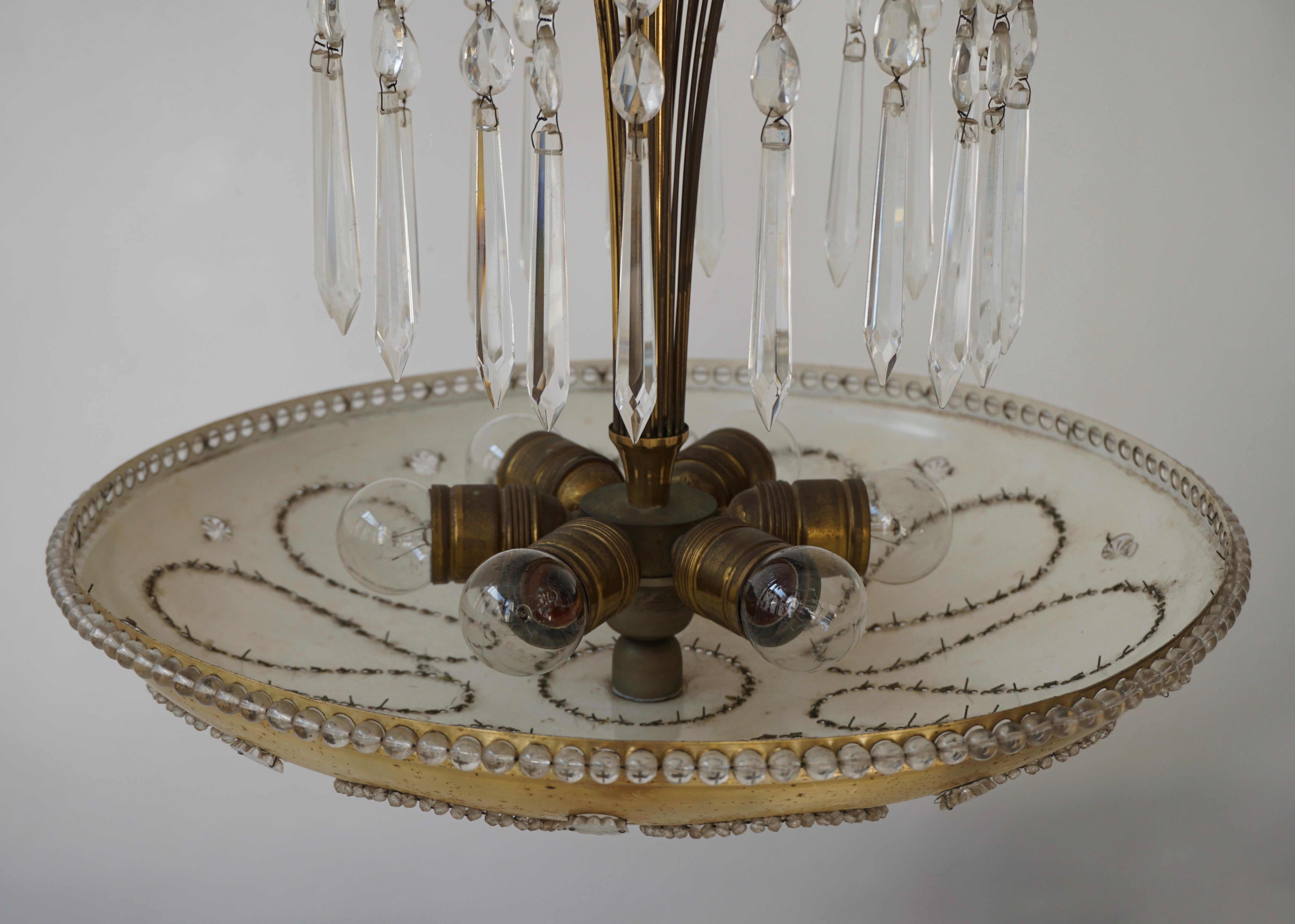 Lampadario in metallo dorato e cristallo in vendita 2