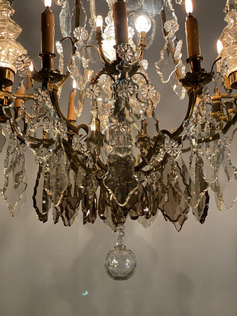 French Chandelier in Gilt Bronze Garnished with Transparent and Golden Tassels For Sale