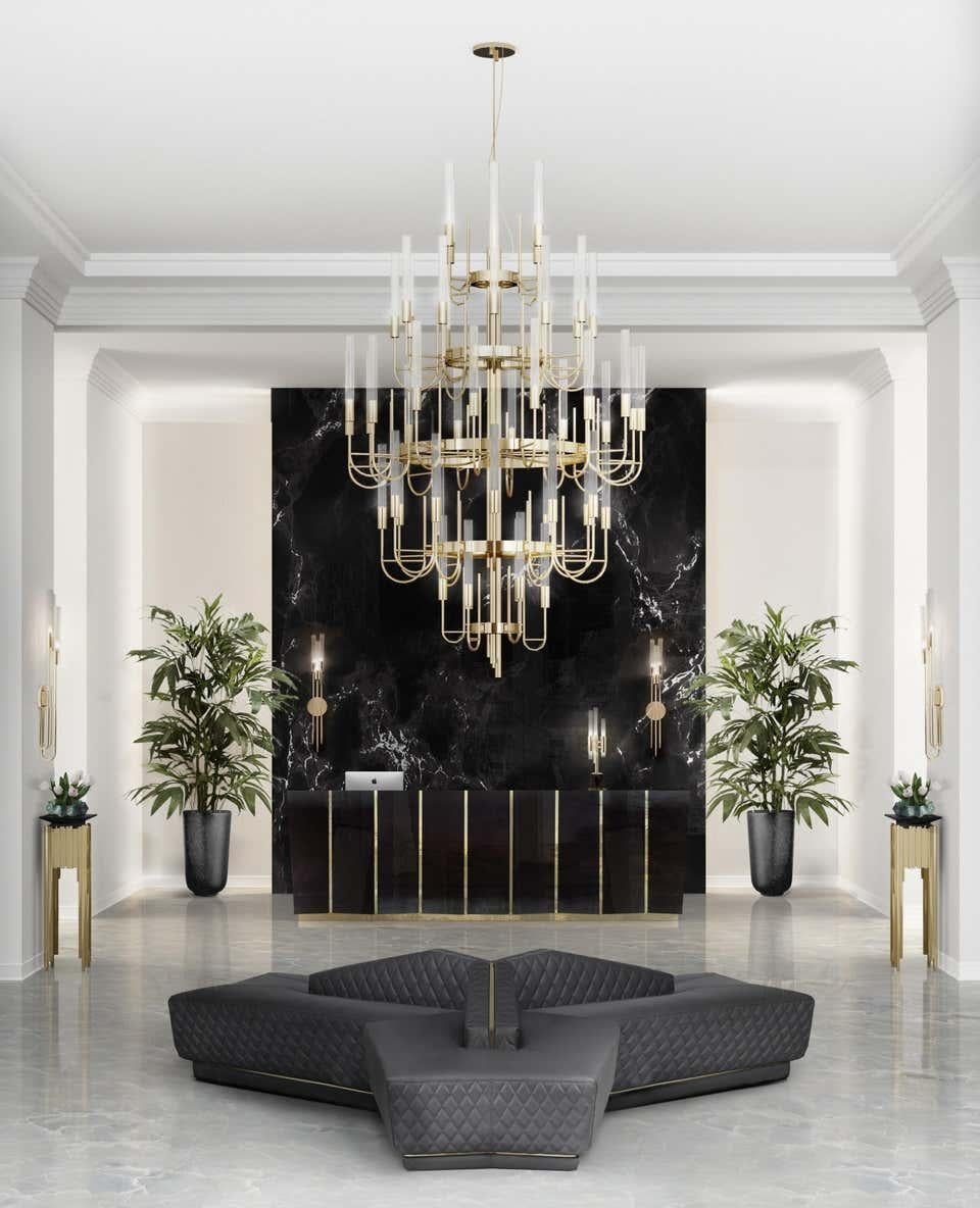 European Chandelier in Gold-Plated Brass with Clear Crystal Glass For Sale