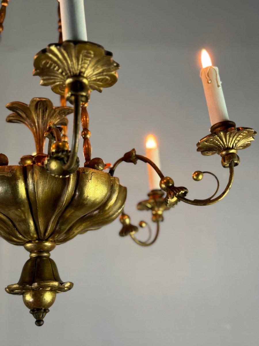 Chandelier In Golden Wood And Brass, Central Europe Circa 1900 For Sale 1