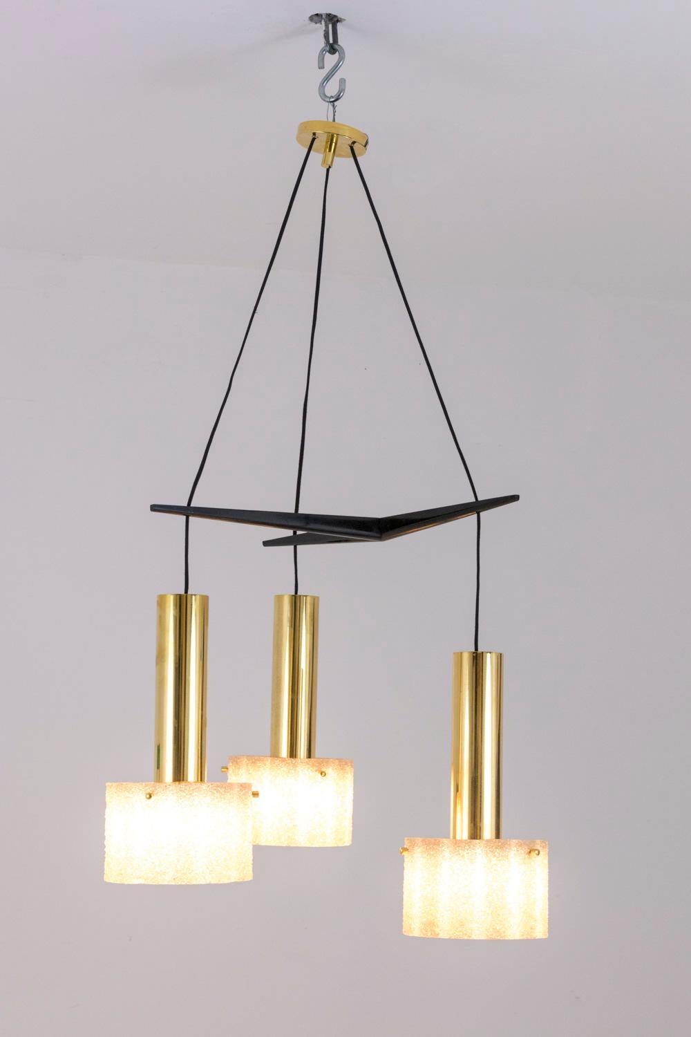 Chandelier in Granite Resin and Gilt Brass, 1950s In Good Condition For Sale In Saint-Ouen, FR