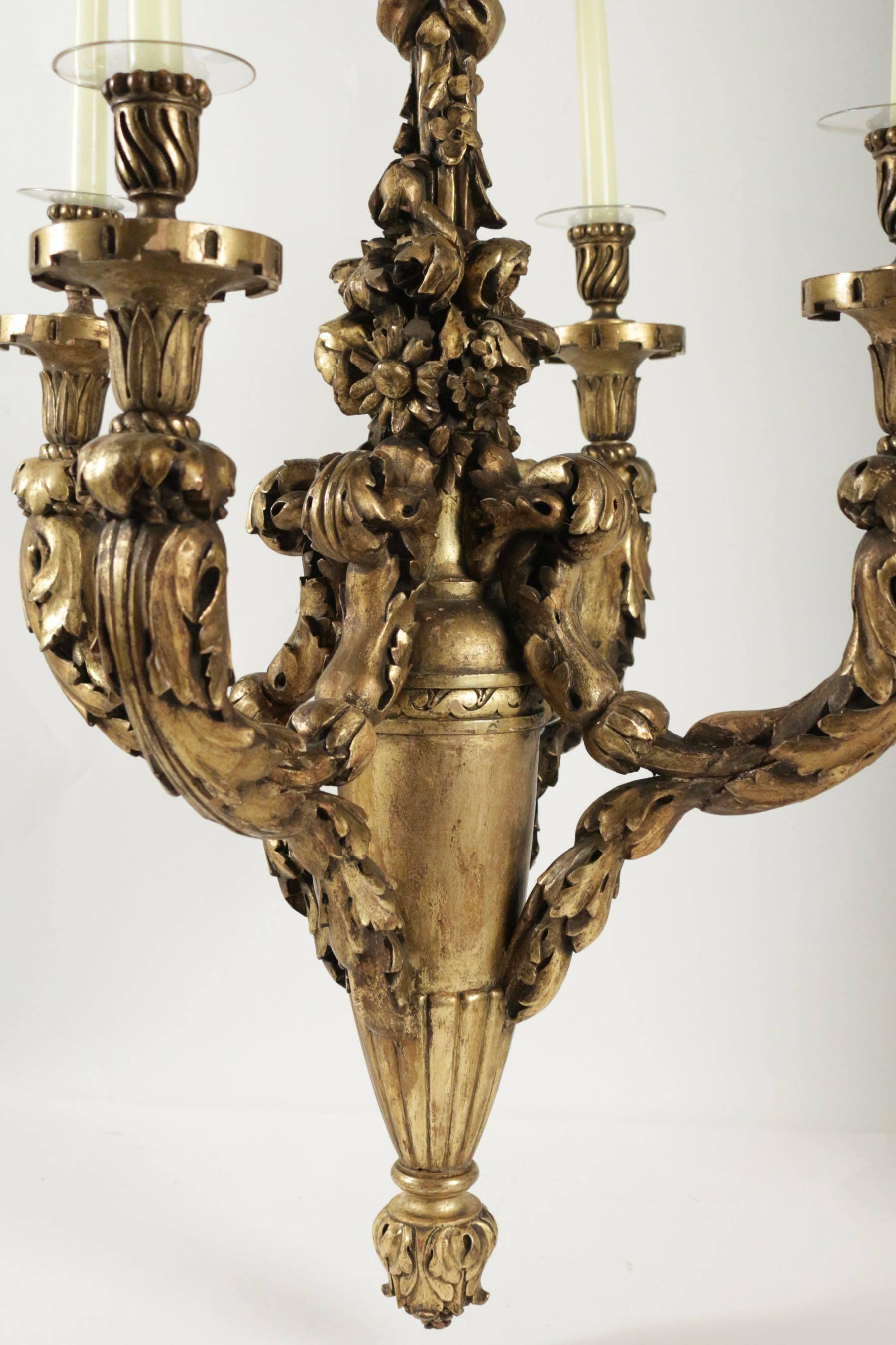 Louis XV Chandelier in Hand Carved Gold Giltwood from the 19th Century For Sale