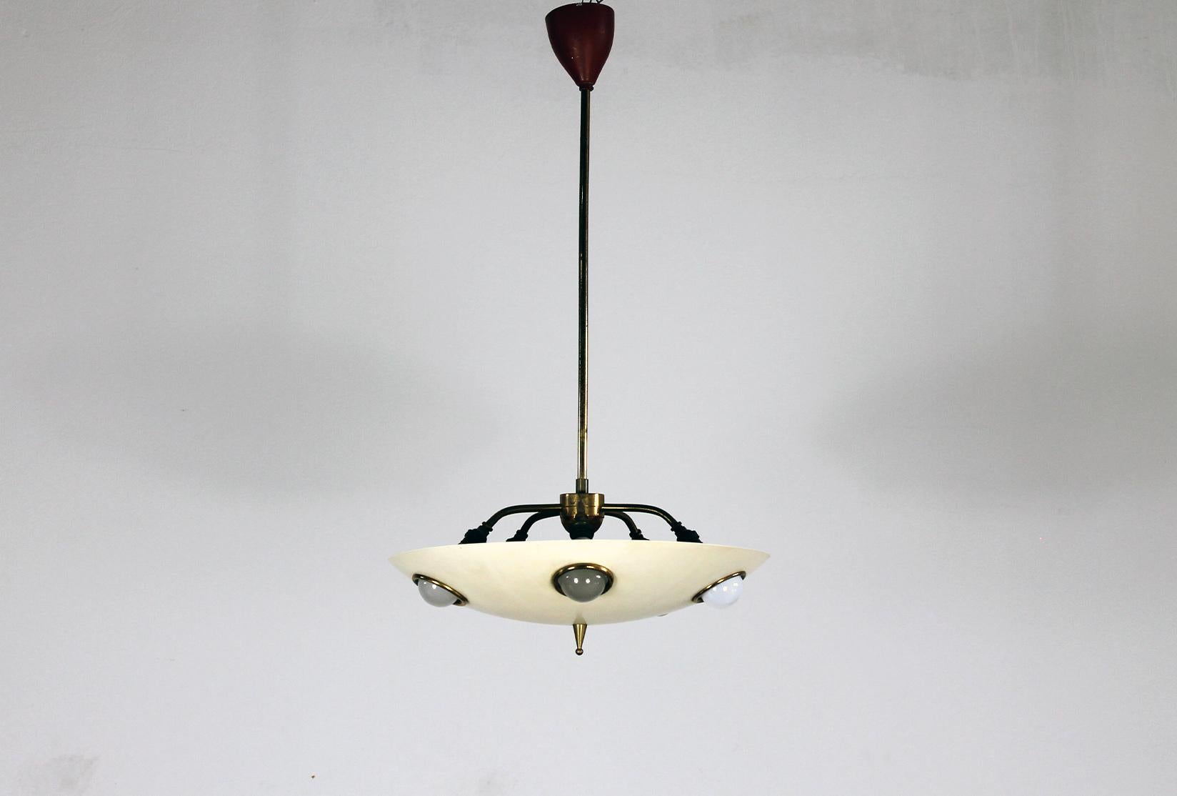 Mid-Century Modern Chandelier in Lacquered Aluminum and Brass by Lumen Milano 1950s  For Sale