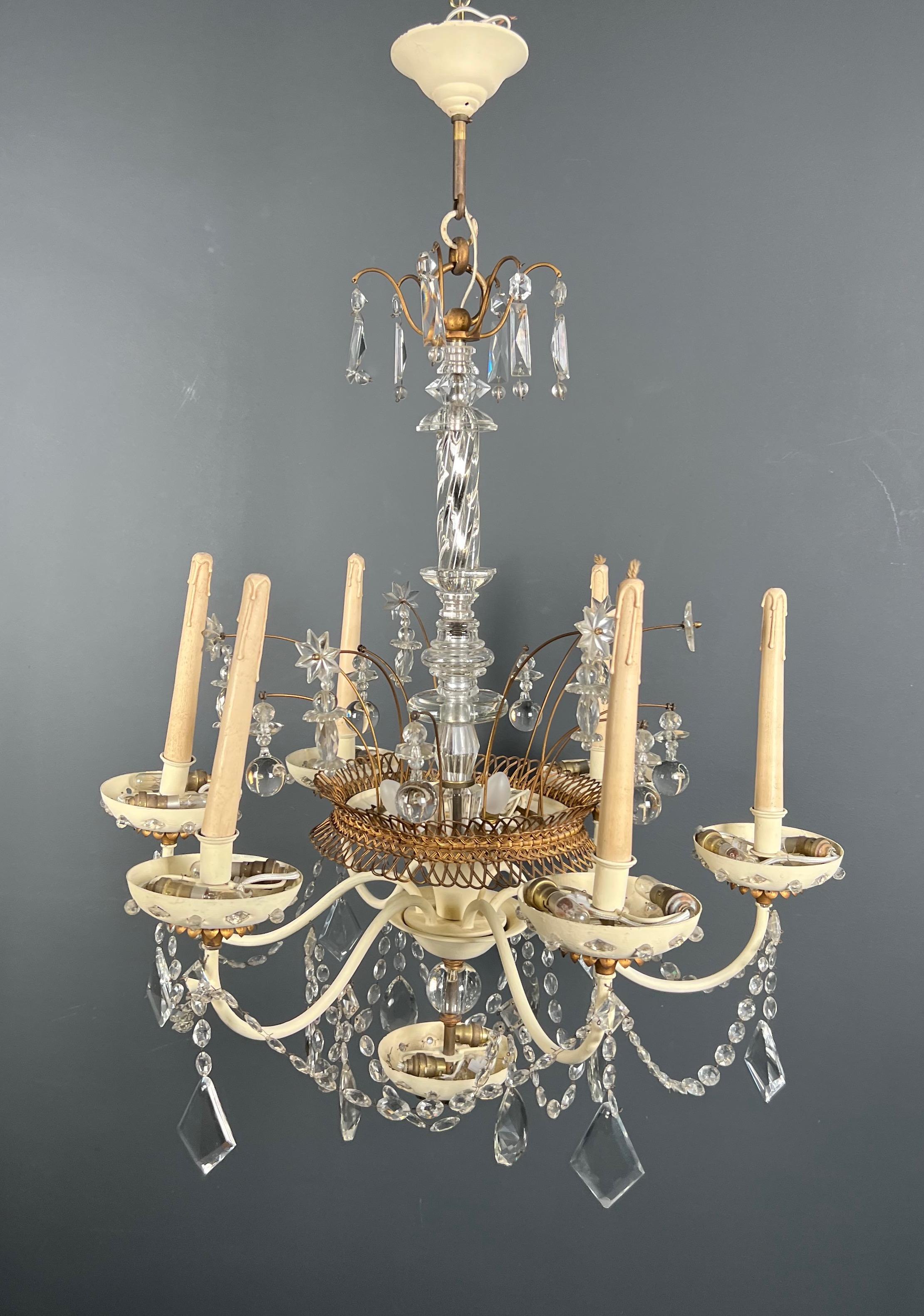 Lampadario in lamiera laccata e dorata e cristalli della Maison Baguès. in vendita 5