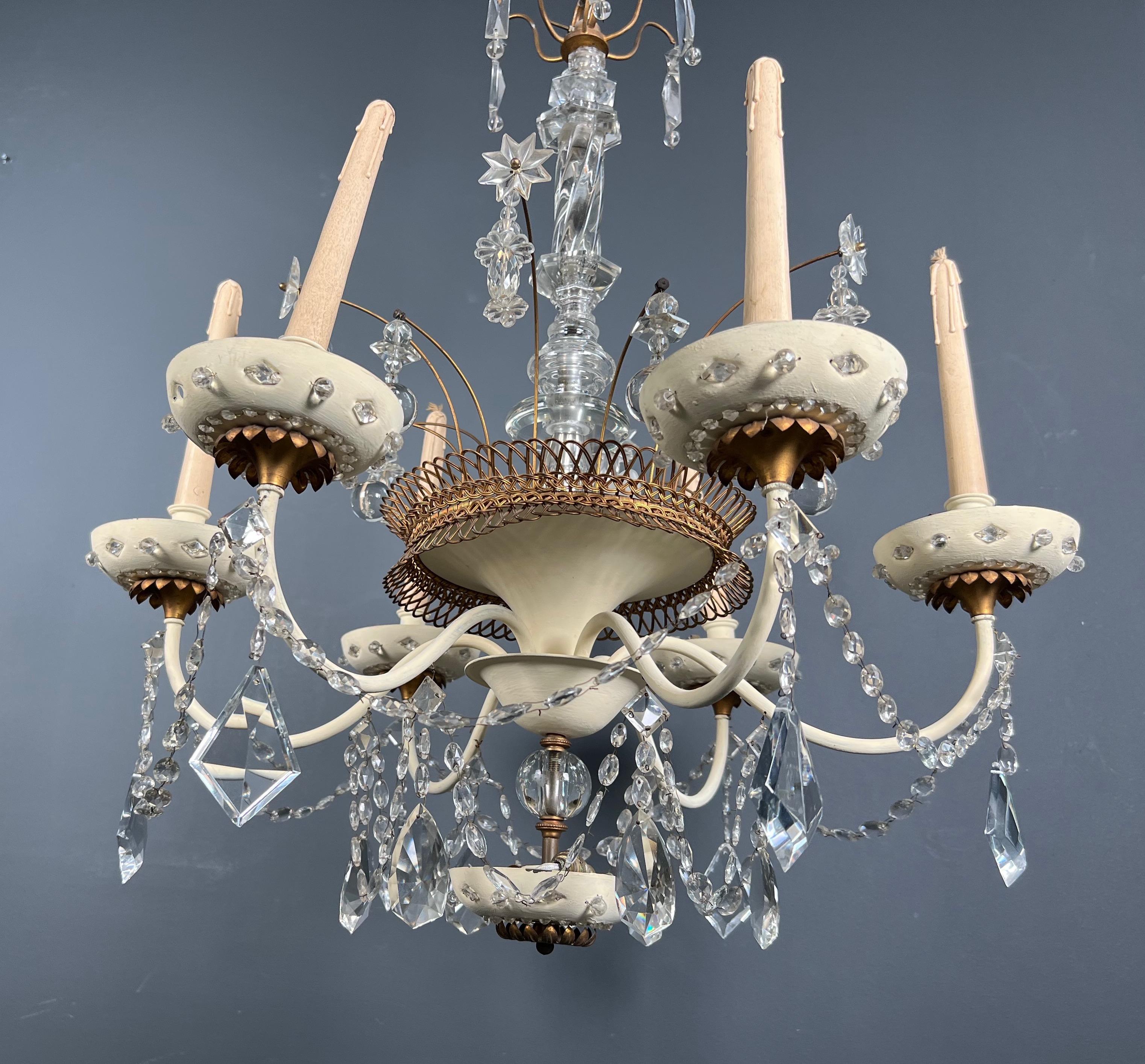 Lampadario in lamiera laccata e dorata e cristalli della Maison Baguès. in vendita 9