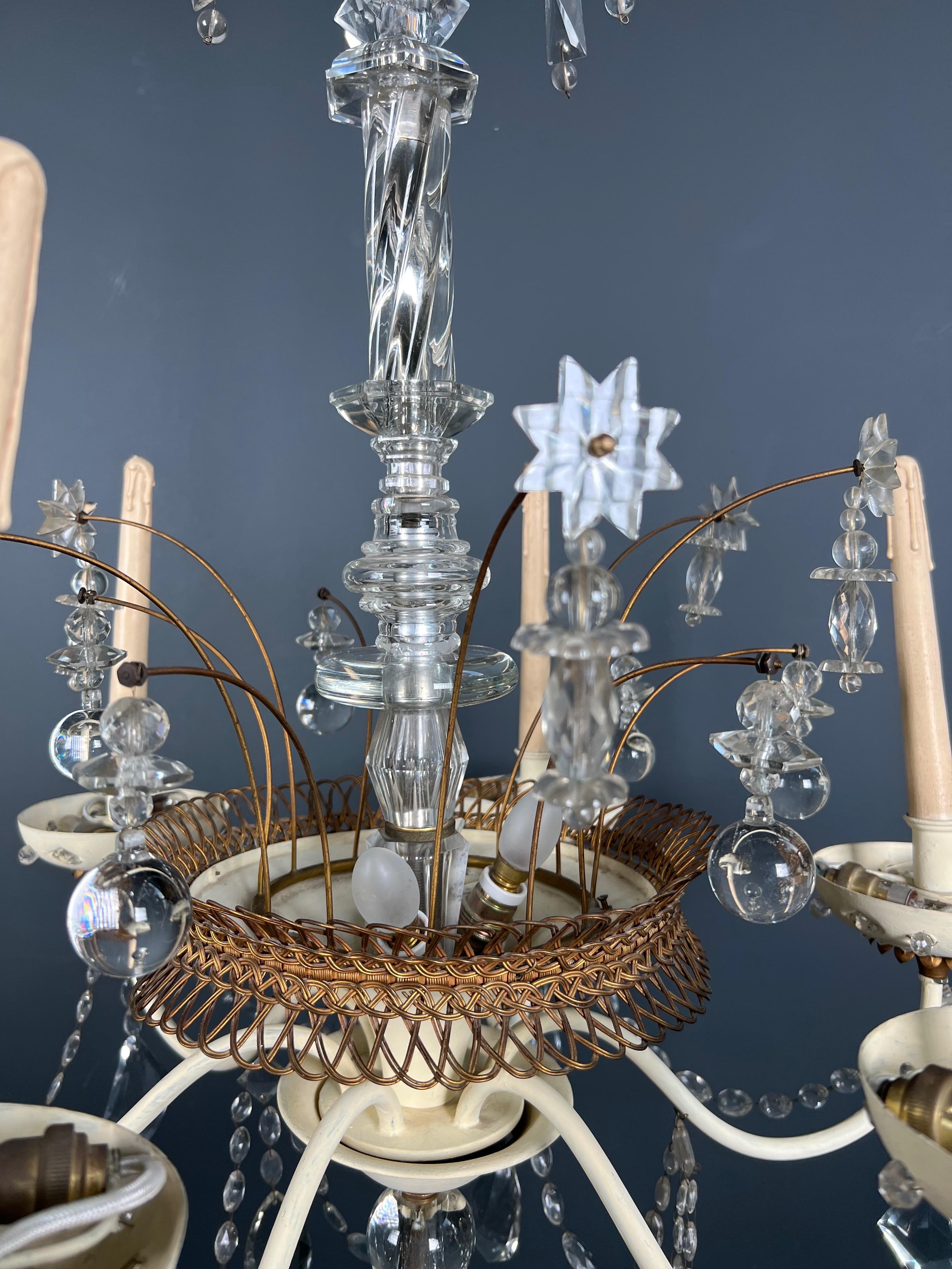 Lampadario in lamiera laccata e dorata e cristalli della Maison Baguès. in vendita 10