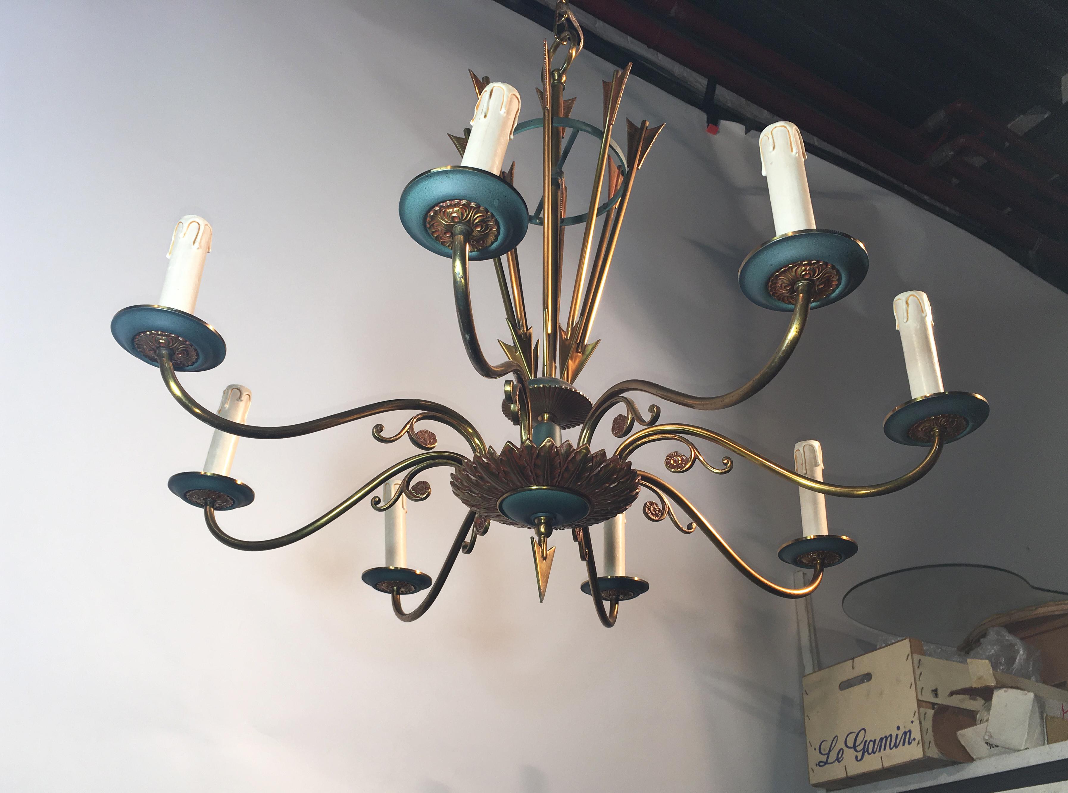 Chandelier in lacquered metal and brass, circa 1950.
Measures: H 110 cm x D 76 cm with the chain
H 70 cm x D 76 cm without the chain.