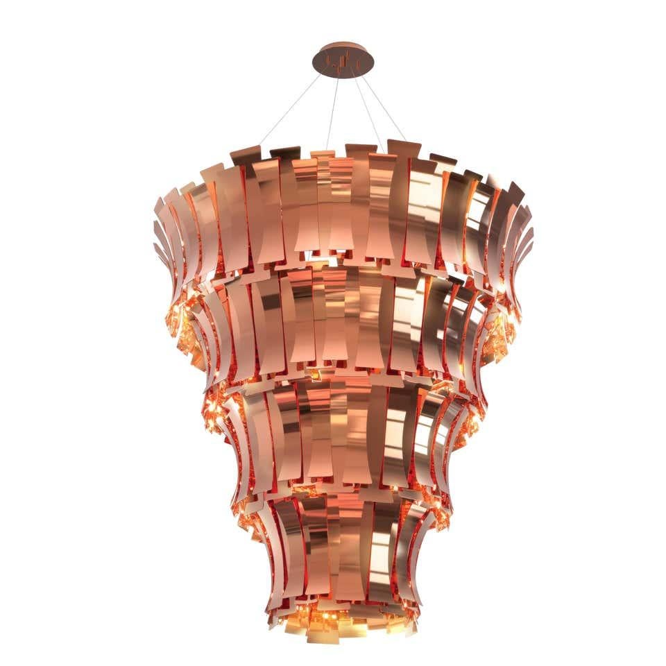 It is a large chandelier inspired by one of the best jazz singers of all times. Being the sophisticated lighting design it is, it boasts a nostalgic and feminine vibe, making it the right choice for every luxurious interior design. Each one of its