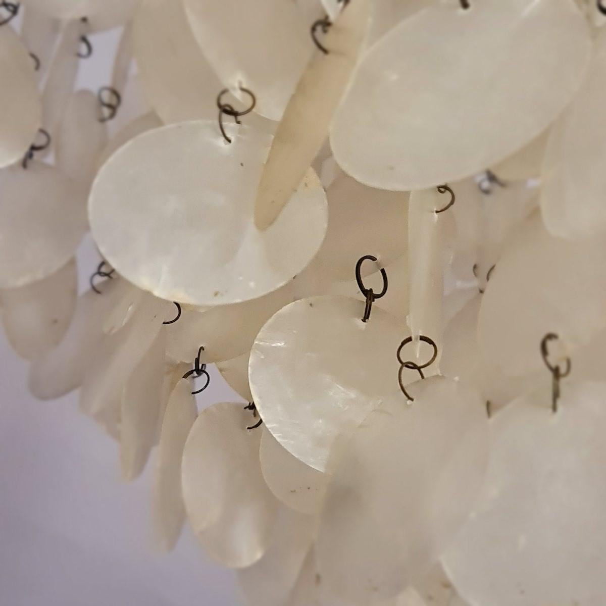 Chandelier in mother-of-pearl pastilles by Verner Panton - 1960s In Fair Condition In TARBES, FR