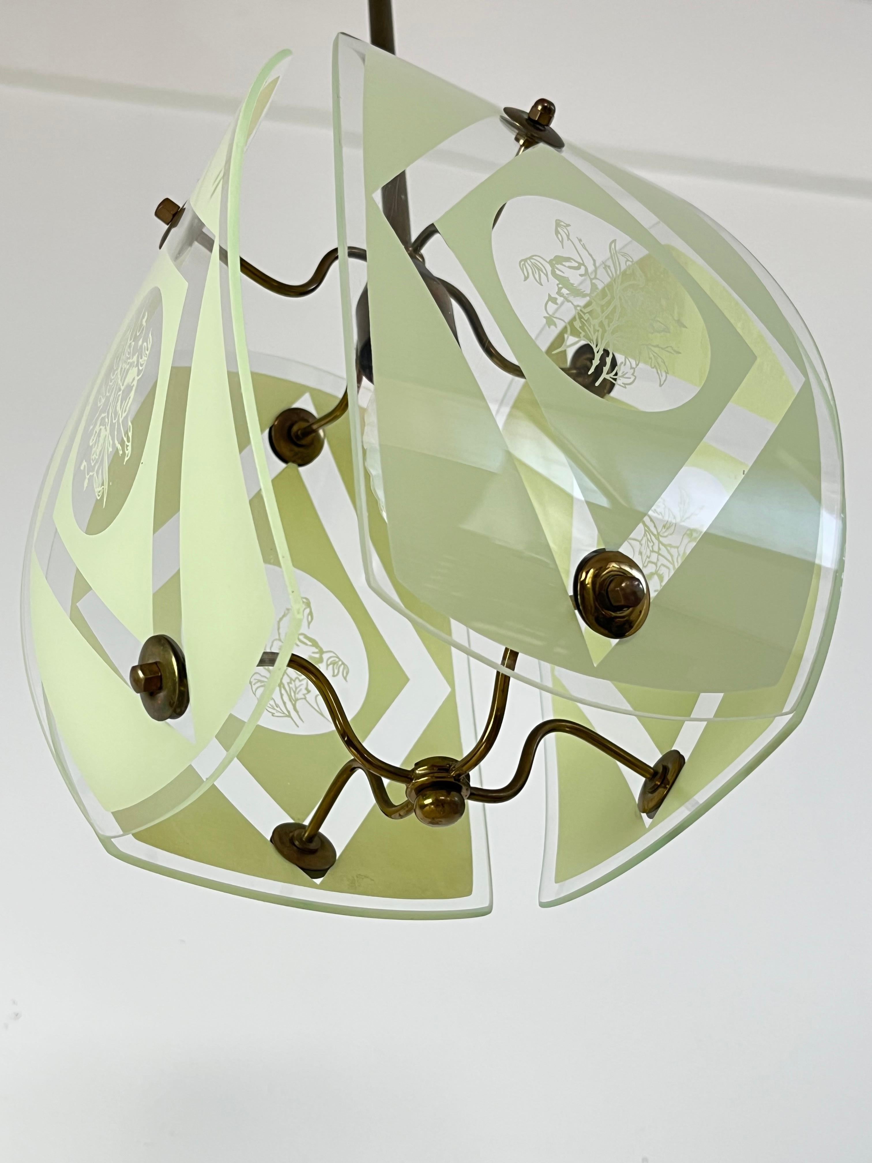 Other Chandelier in Murano Glass and Brass, in the style of Pietro Chiesa, 1950s For Sale
