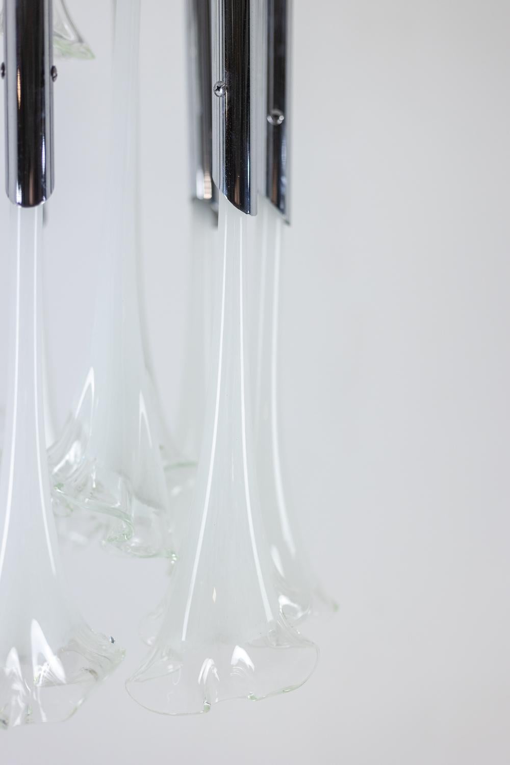 Metallo Lampadario in vetro di Murano e metallo cromato. 1970s. in vendita