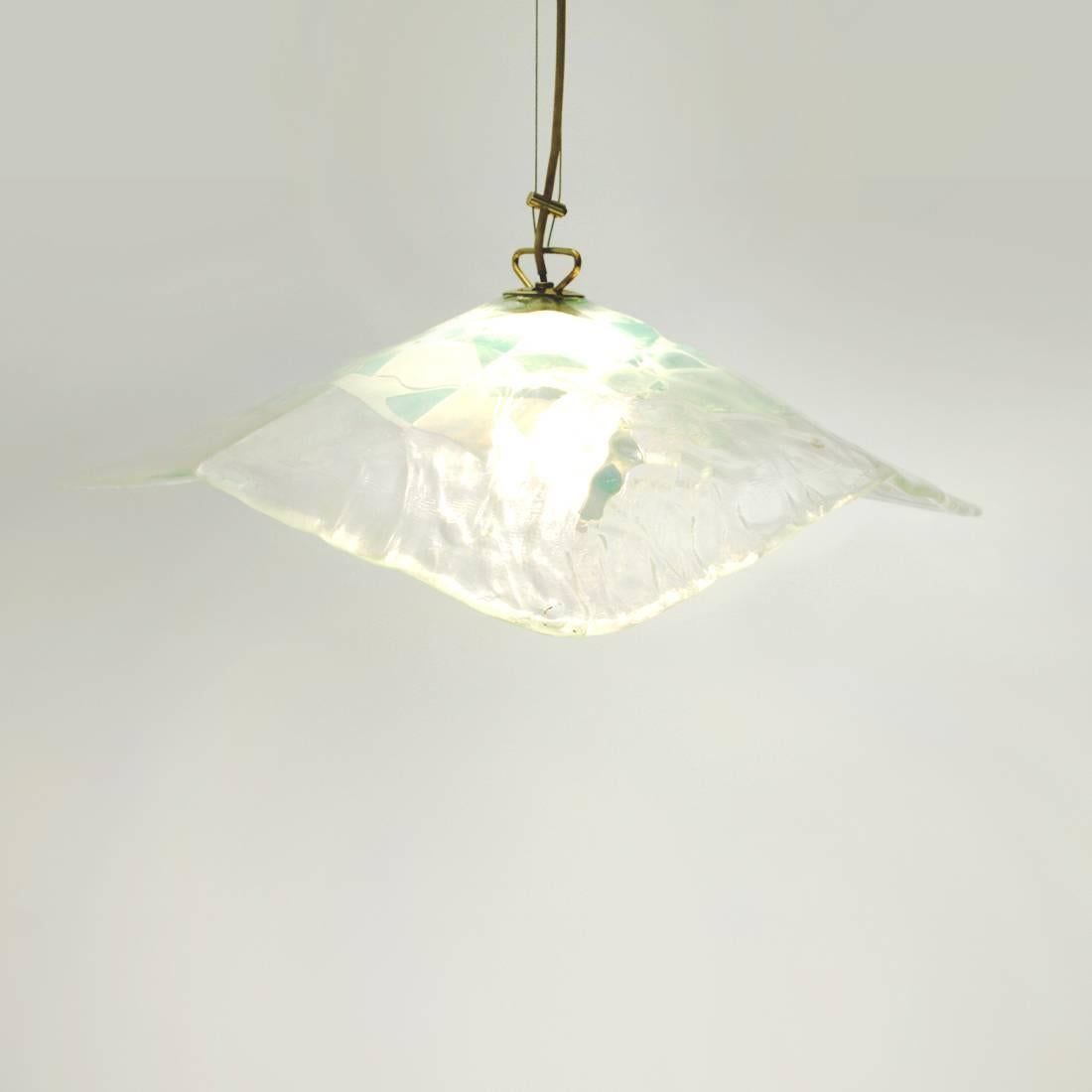 Chandelier produced by La Murrina in the 1970s.
Rosette, diffuser holder and small parts, in brass.
Diffuser in transparent Murano glass with green lagoon leaf.
Structure in good condition, some signs to normal use over time.

Dimensions: Width