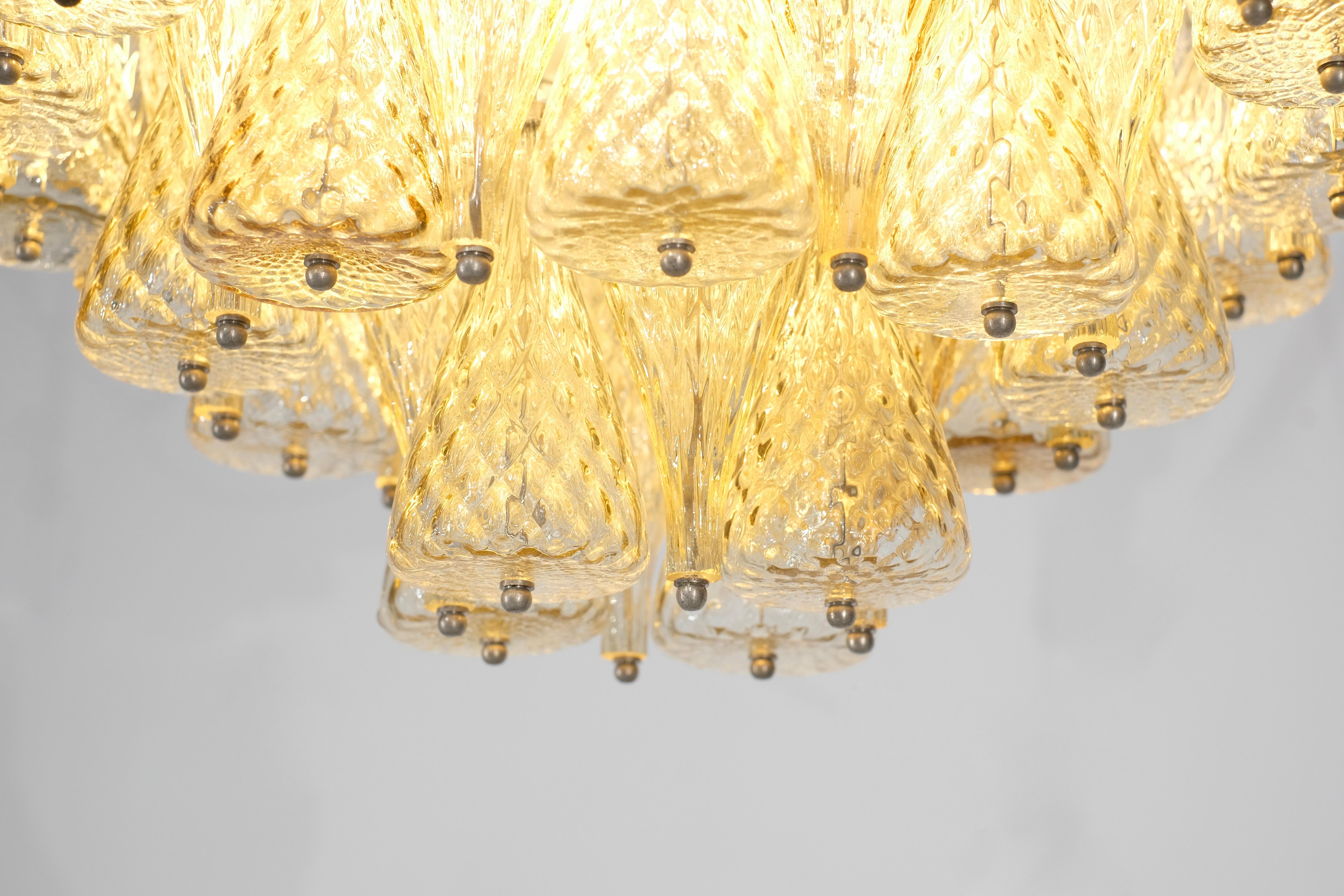Chandelier in Murano glass, Italy 1970s. For Sale 4