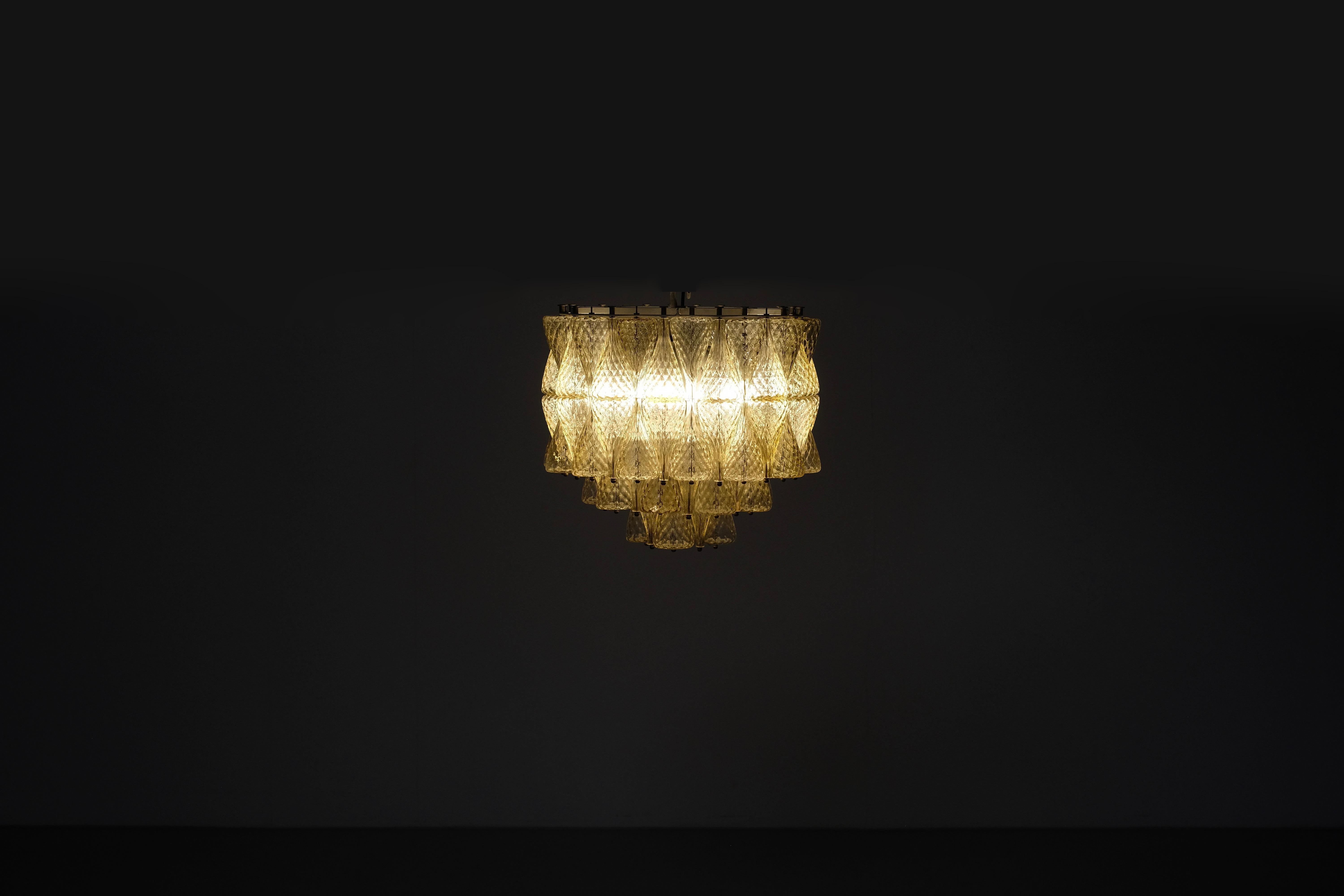 Chandelier in Murano glass, Italy 1970s. In Good Condition For Sale In Lot/Drogenbos, BE