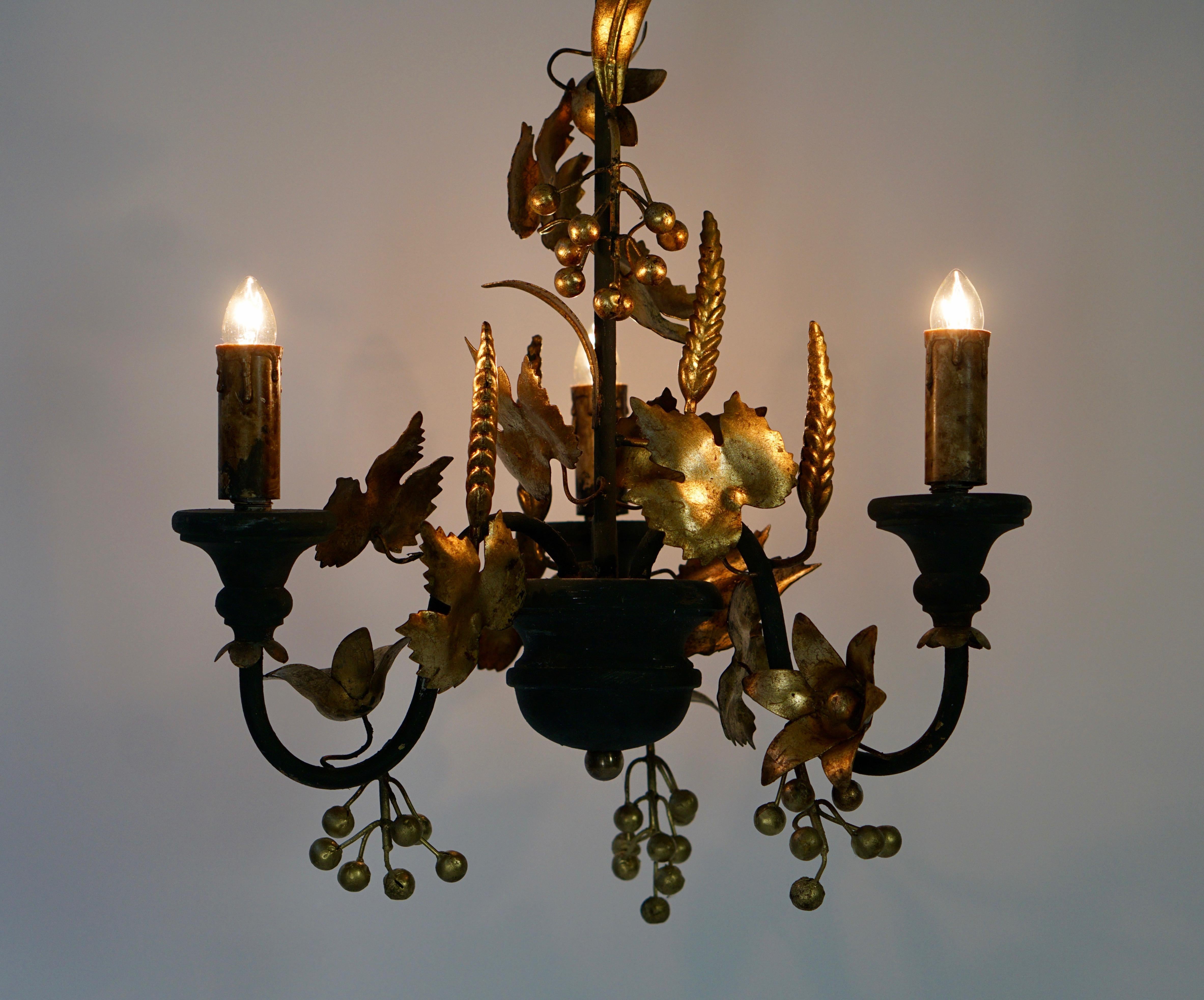 Chandelier in Wood and Gilded Metal In Good Condition For Sale In Antwerp, BE