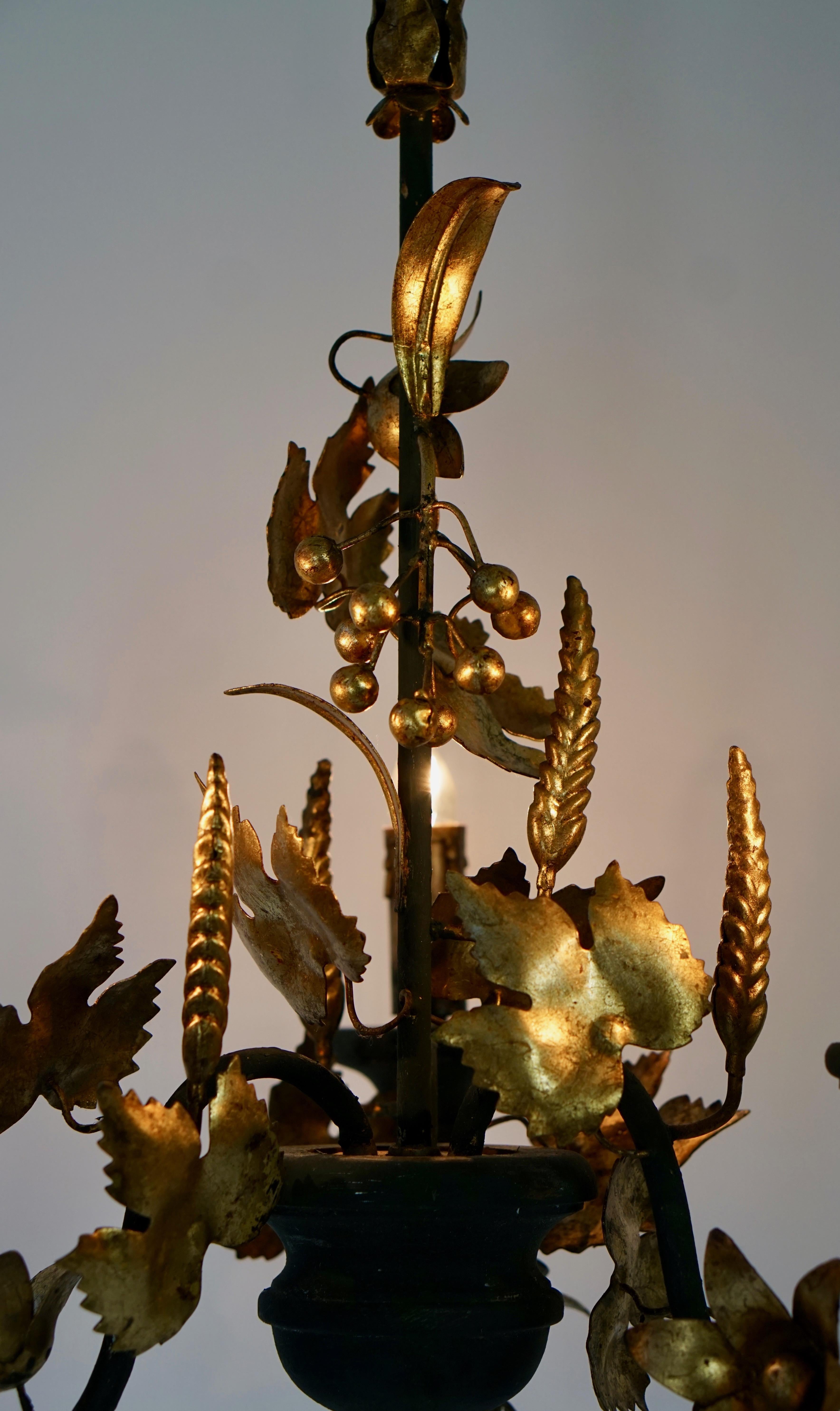 20th Century Chandelier in Wood and Gilded Metal For Sale