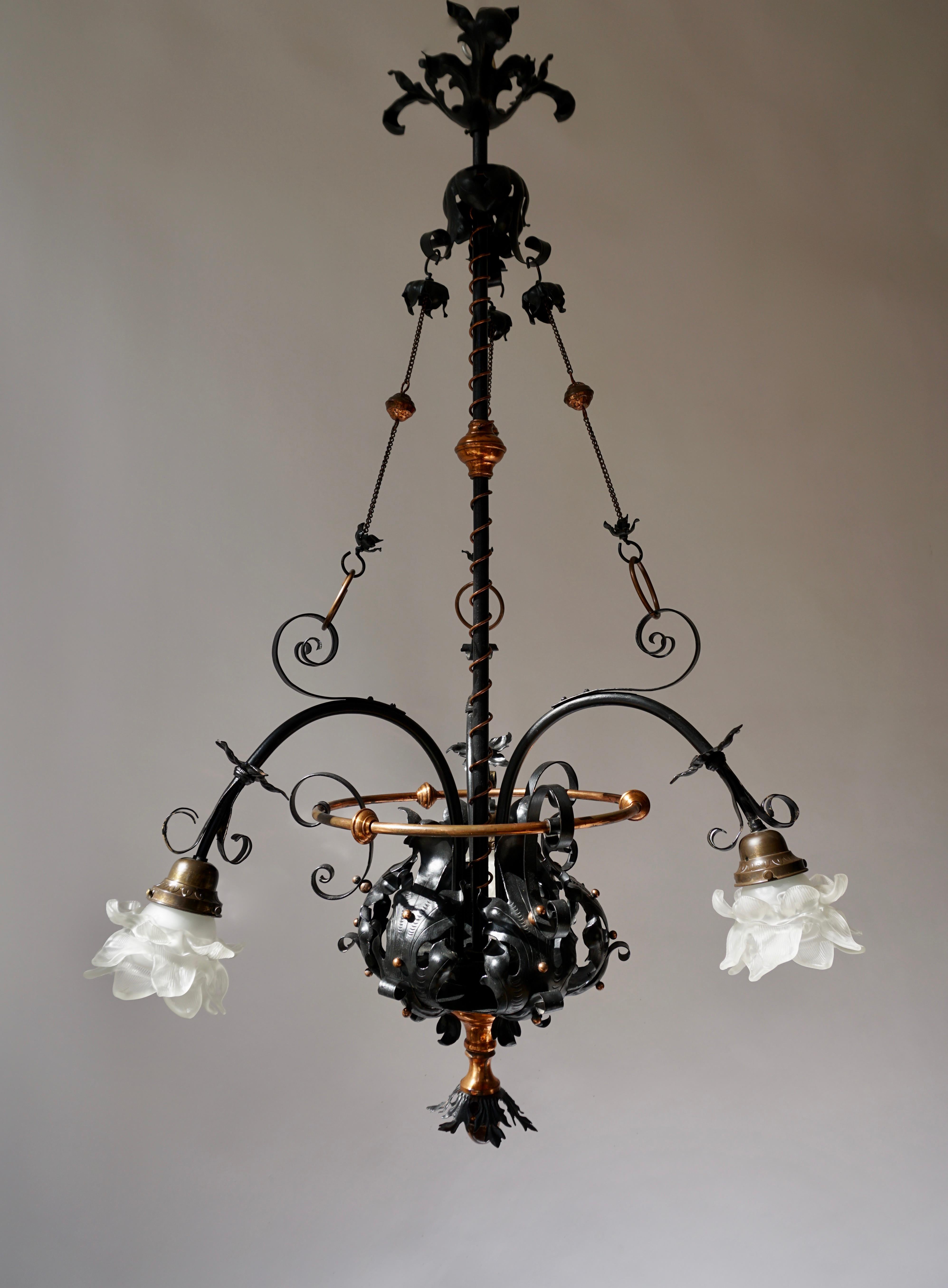 Hollywood Regency Chandelier in Wrought Iron and Brass For Sale