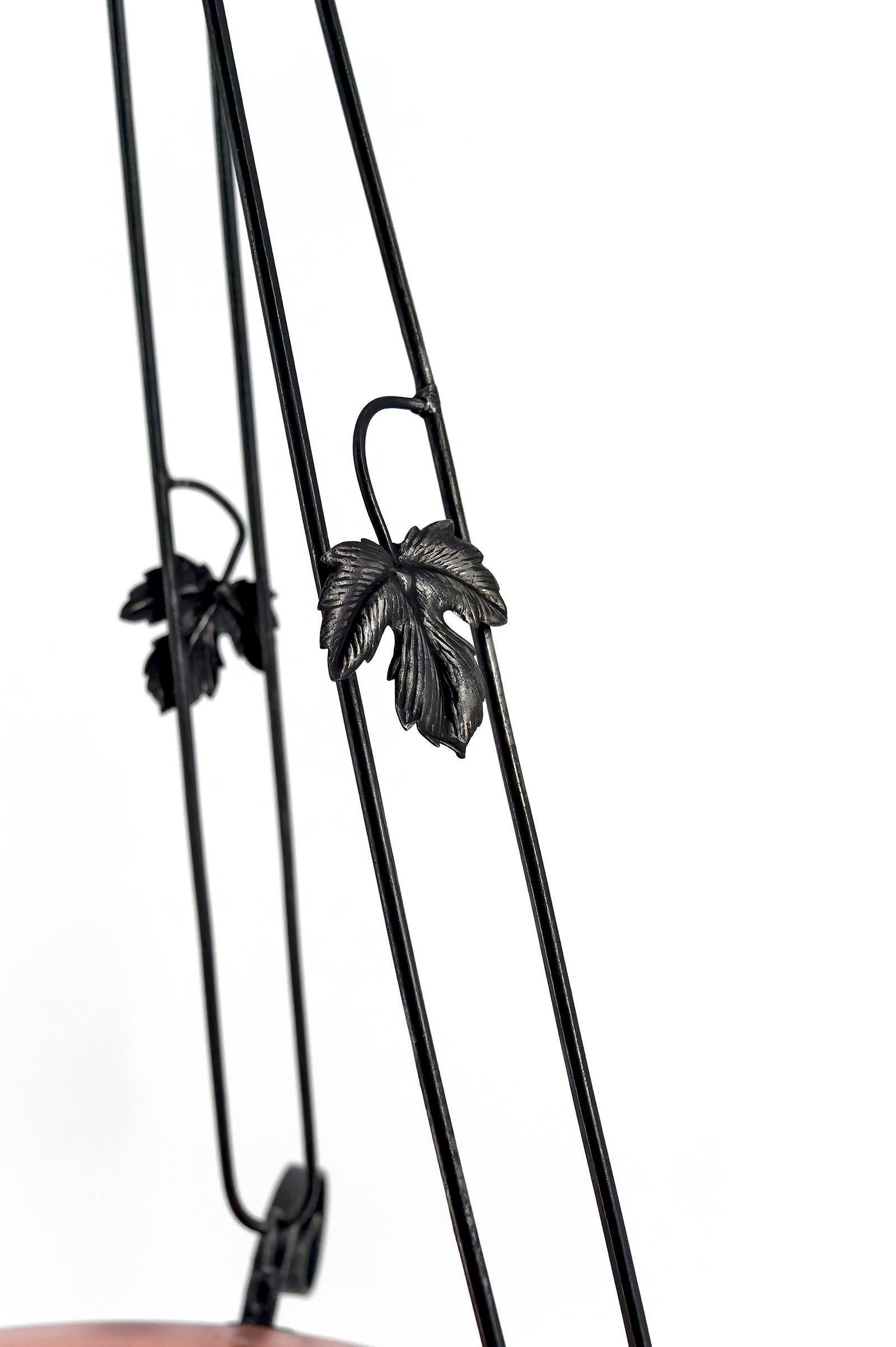 Lámpara de araña de hierro forjado,  Vidrio Rosa Patrones Florales Geométricos, Art Decó en venta 4