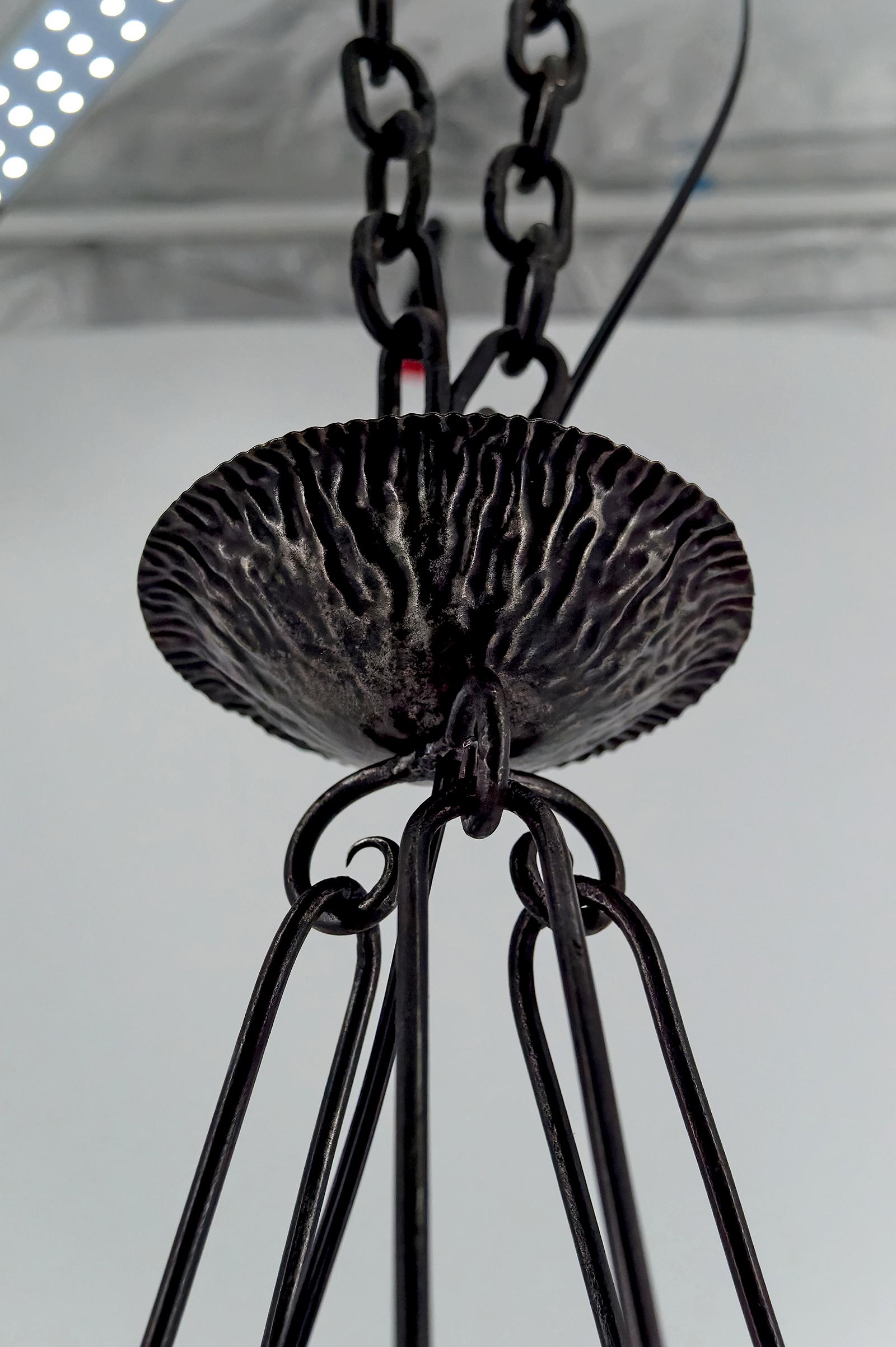 Lámpara de araña de hierro forjado,  Vidrio Rosa Patrones Florales Geométricos, Art Decó en venta 5