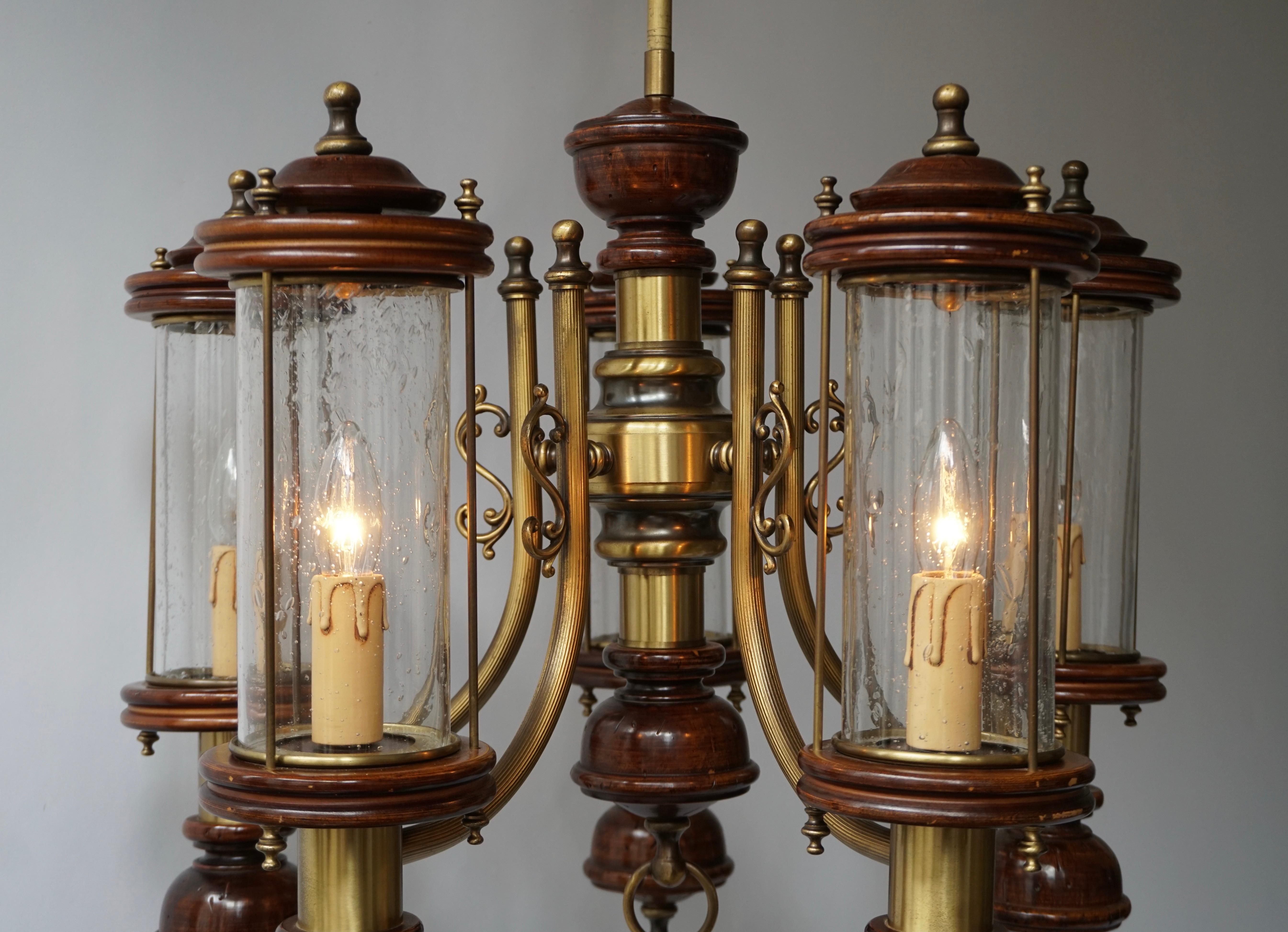 Chandelier is Glass, Brass and Wood In Good Condition For Sale In Antwerp, BE