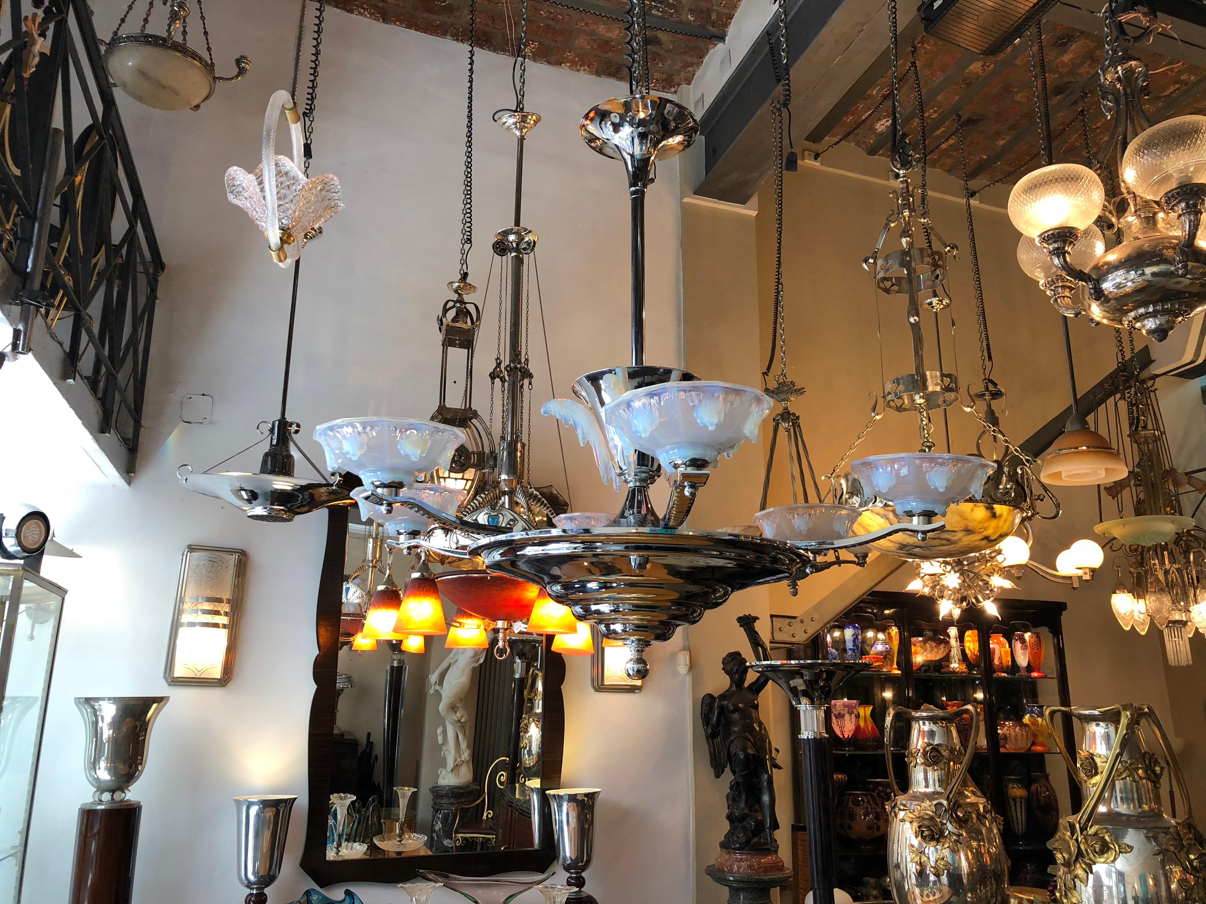 Lampada a sospensione.

Materiale: Vetro cromato e vetro artistico.
Stile: Art Deco.
Paese: Francia.
Per prendersi cura della tua proprietà e della vita dei nostri clienti, il nuovo cablaggio è stato realizzato.
Se stai cercando delle applique da