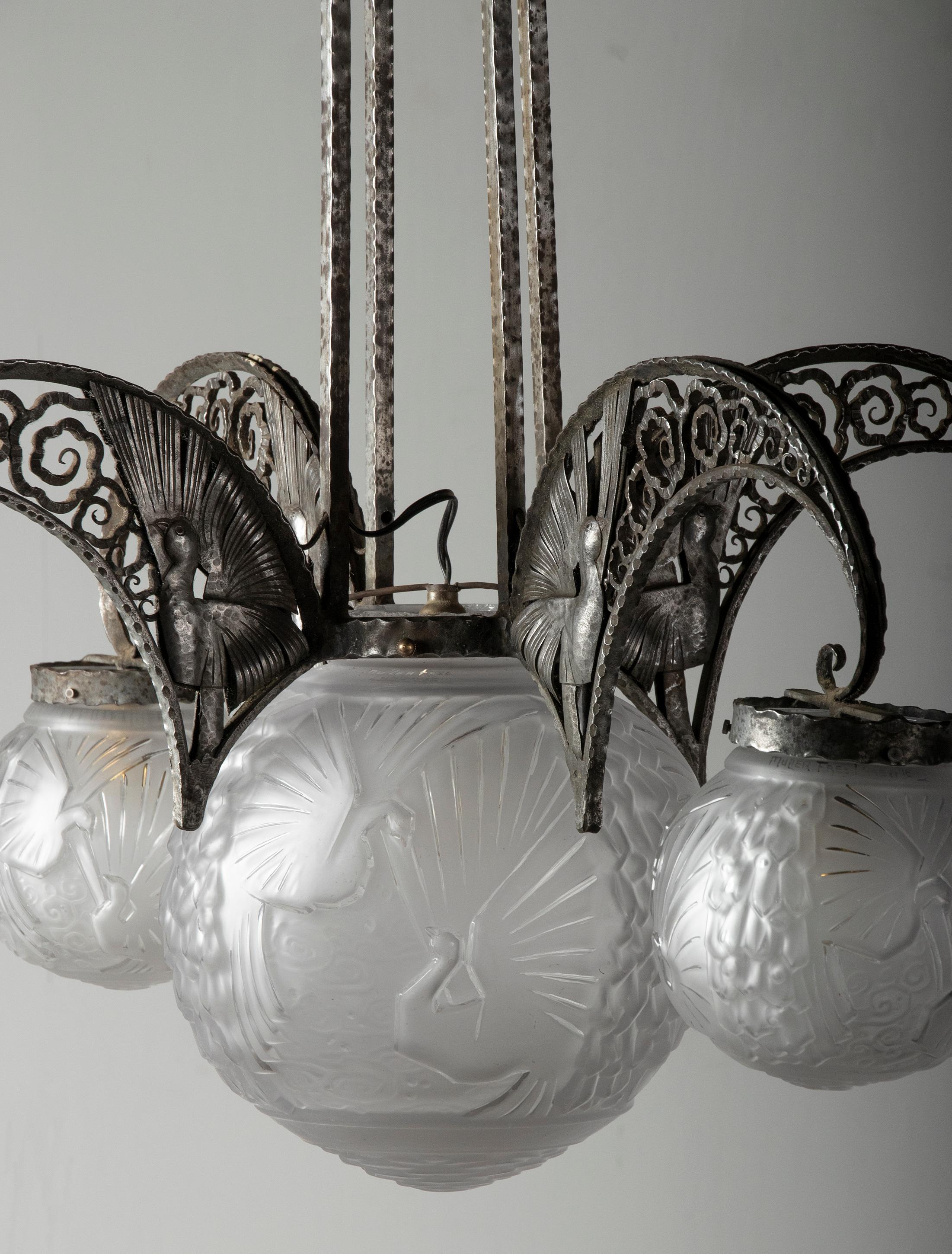 Lustre Paon Art déco en fer forgé Iler Frères Glass en vente 13