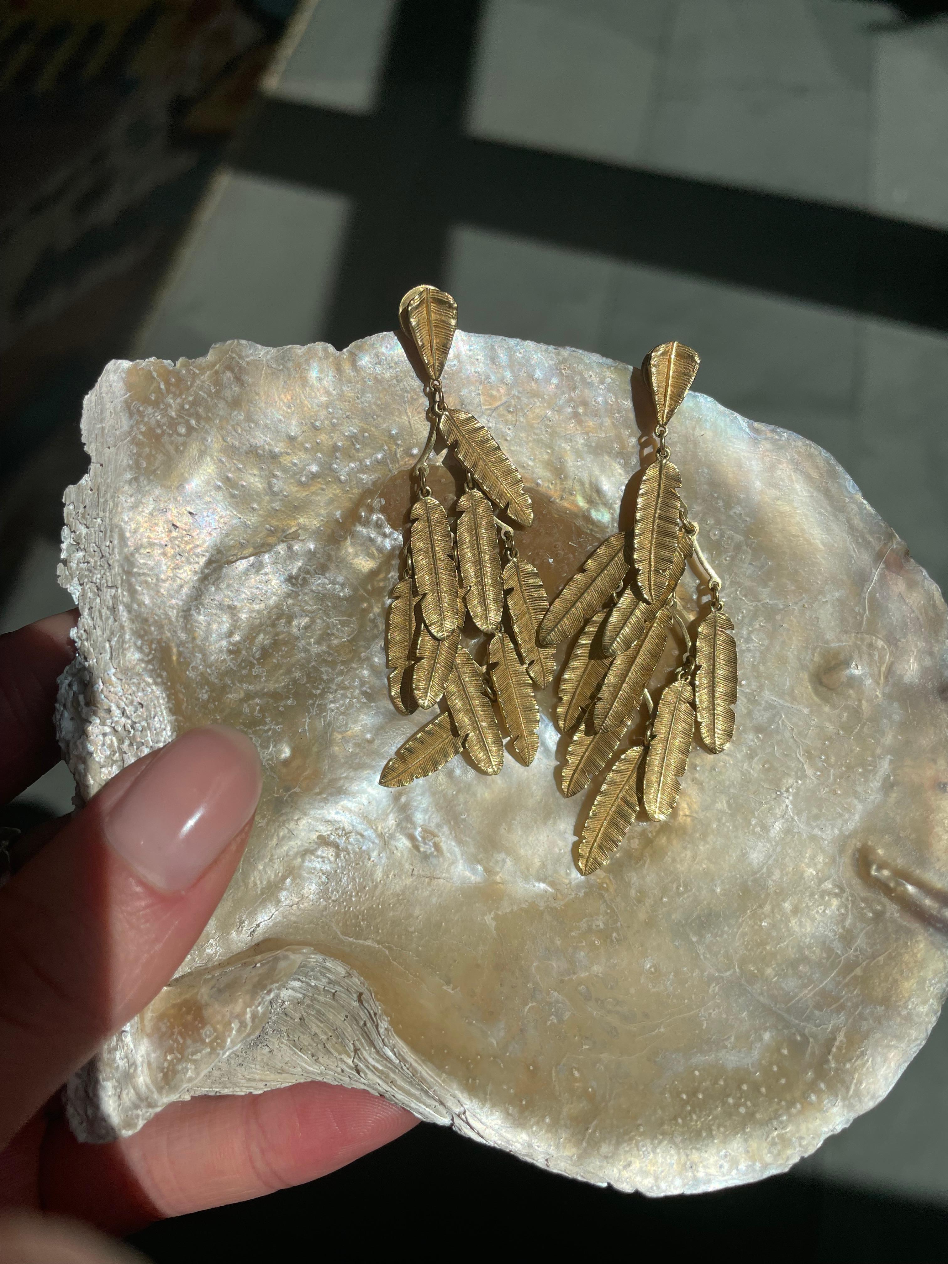 Boucles d'oreilles feuille de lustre en or jaune 18 carats en vente 1