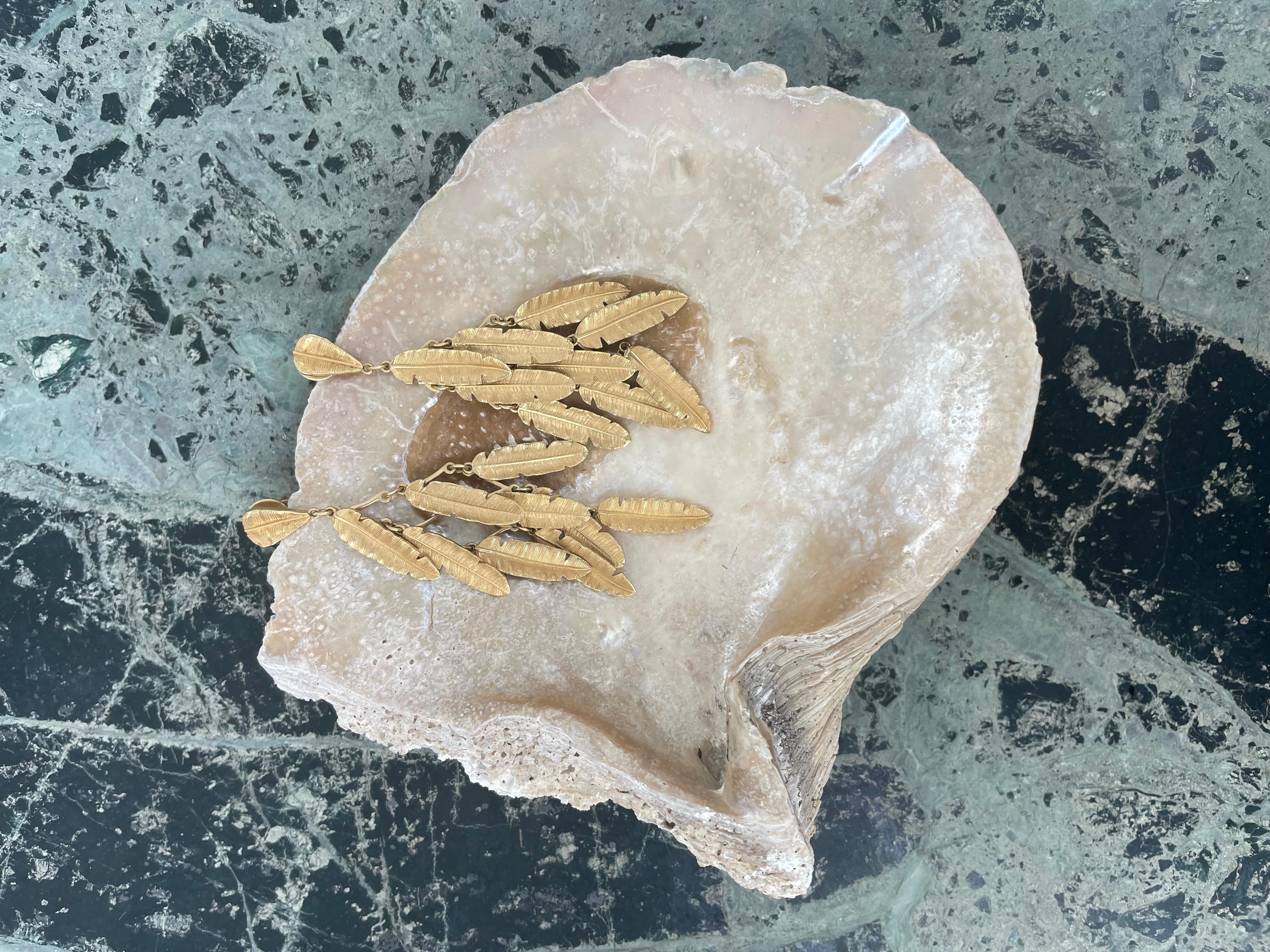 Boucles d'oreilles feuille de lustre en or jaune 18 carats en vente 2