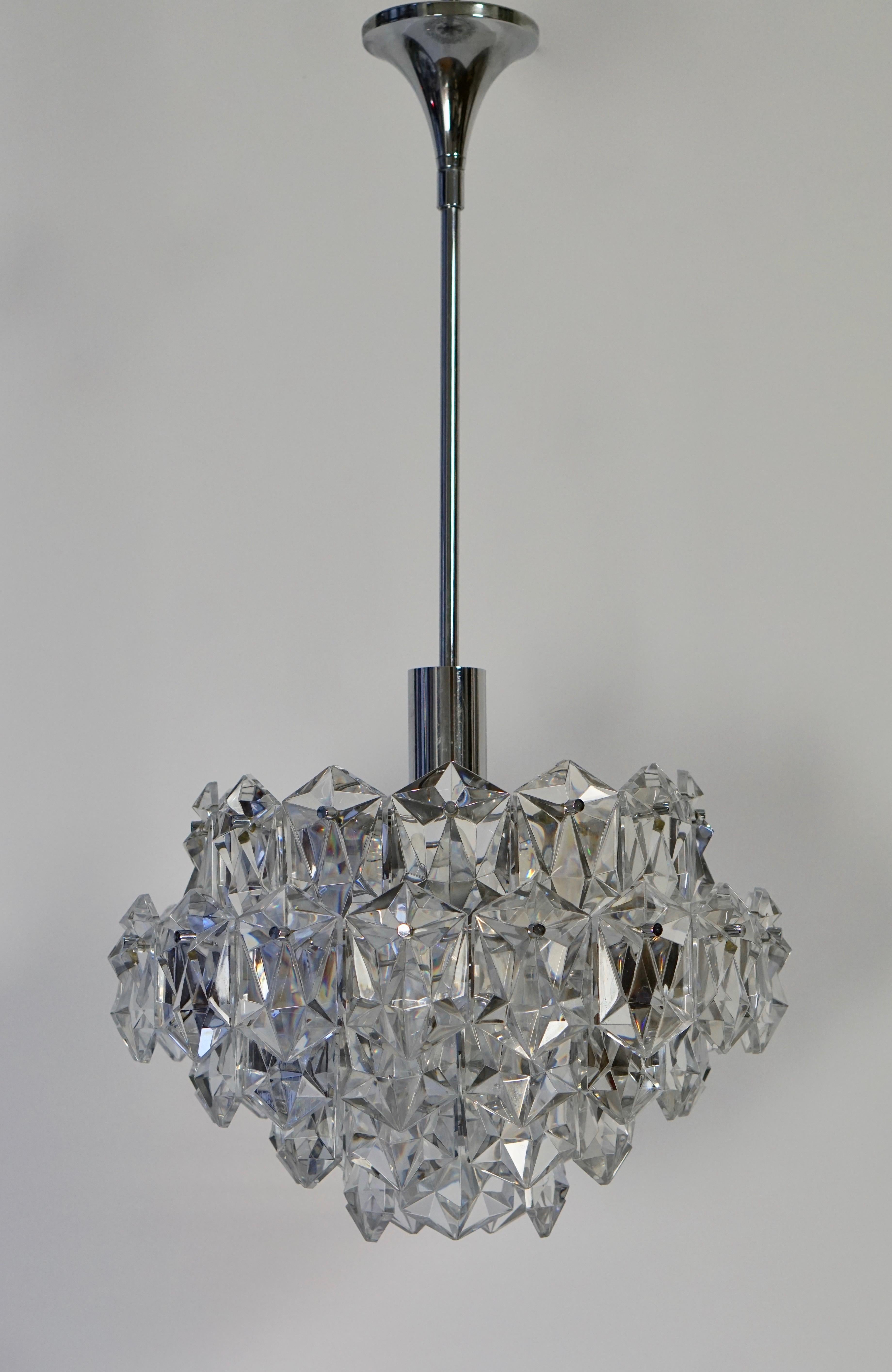 Chandelier Made Out of Cut Crystal Glasses In Good Condition For Sale In Antwerp, BE