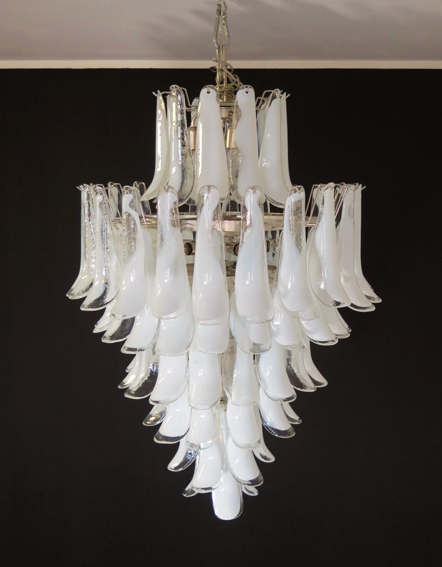 Chandelier Mazzega Murano, Italy - 85 glass petals In Good Condition For Sale In Gaiarine Frazione Francenigo (TV), IT