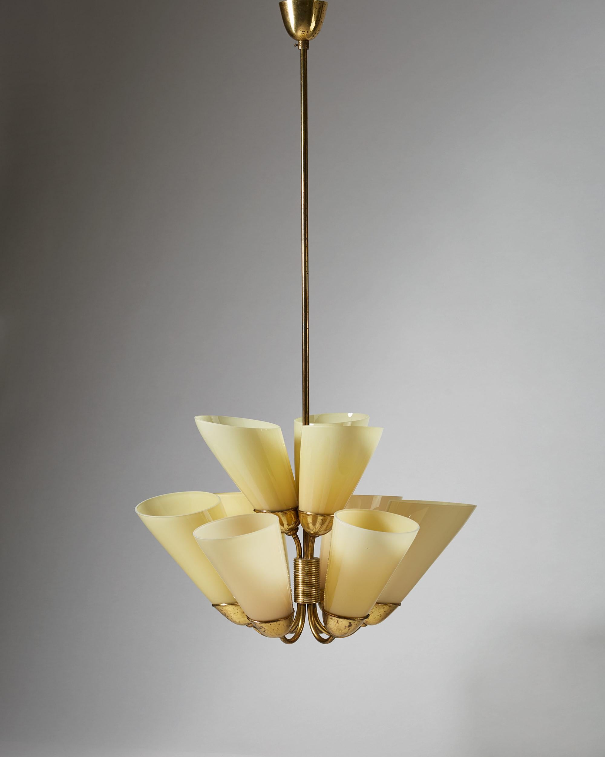 Chandelier model K1-40 designed by Mauri Almari for Idman, Finland, 1950s.
Brass and glass.

Measures: H 150 cm/ 4' 11 1/4