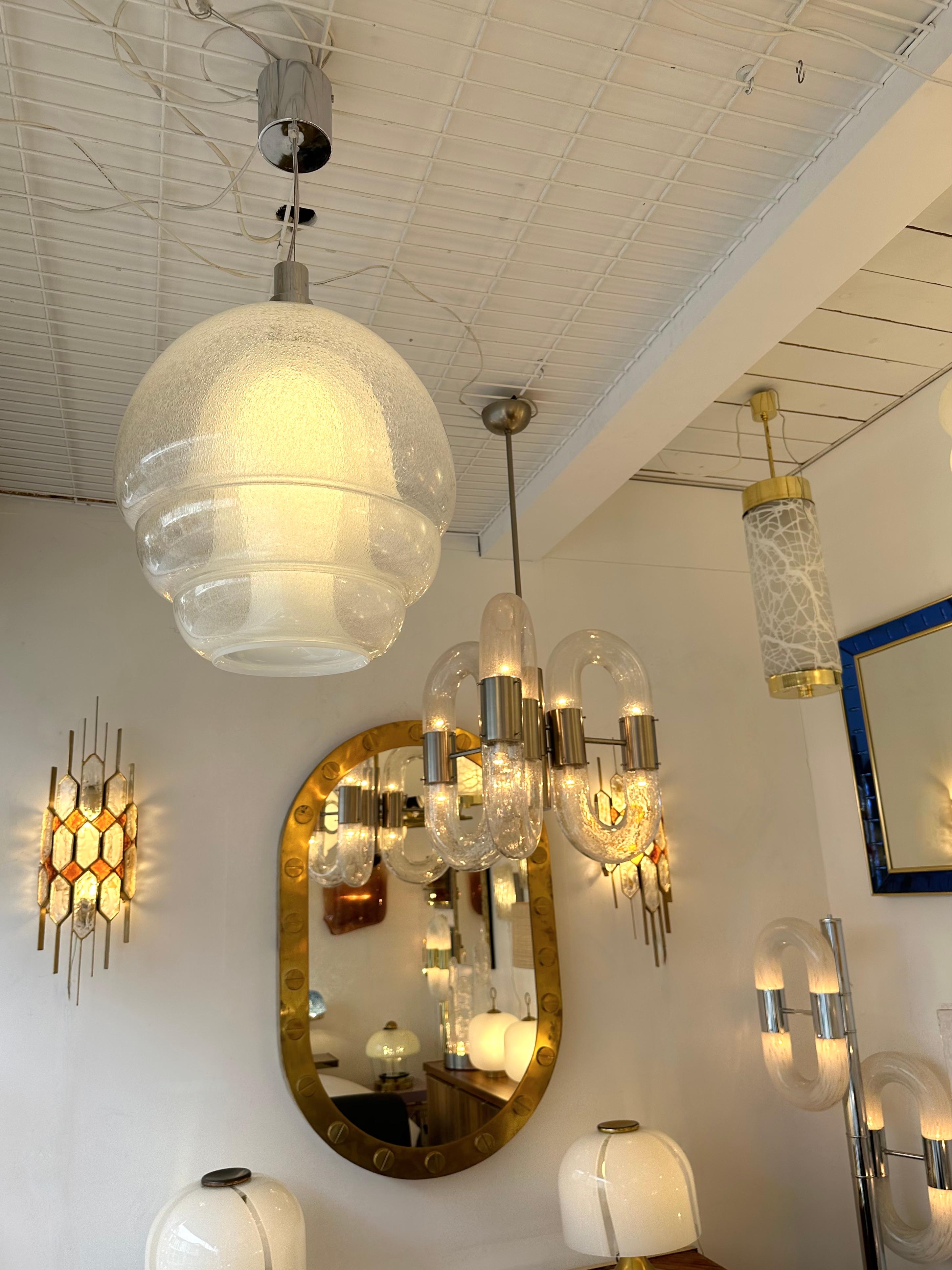 Mid-Century Modern Space Age Chandelier ceiling pendant light in blown bubble Murano glass and metal, model LS134 by Carlo Nason for the manufacture Mazzega. Model created during the 1970s, here a last production from the 1990s. Famous manufacture