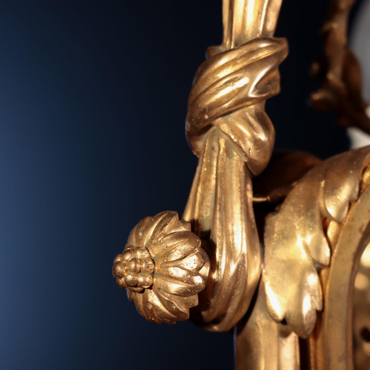 Kronleuchter O. Die Skulptur aus vergoldeter Bronze von Lelivre mit Hängeleuchten im Zustand „Gut“ im Angebot in Milano, IT
