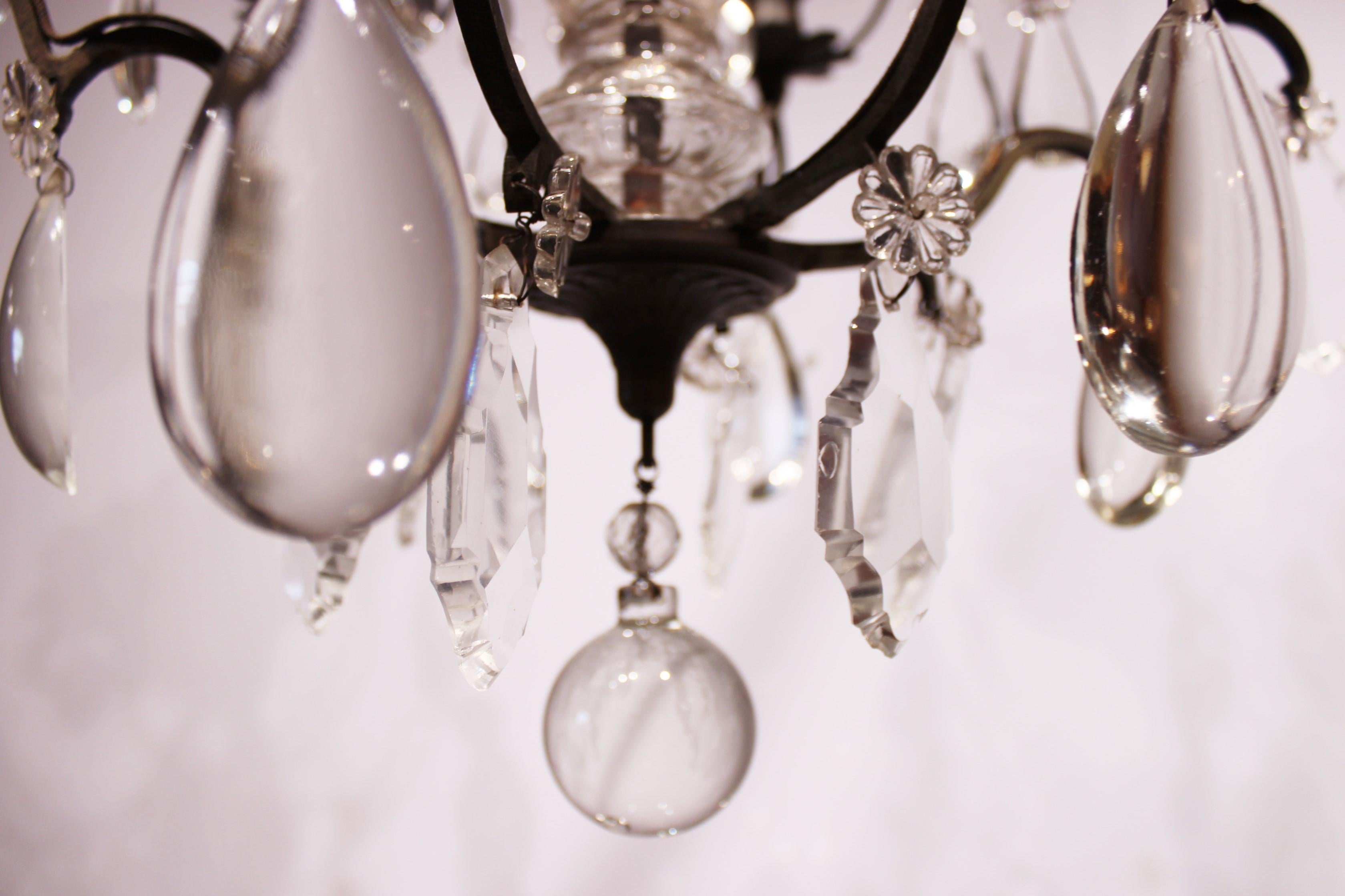 Early 20th Century Chandelier of Brass and Polished Prisms from France, circa 1920s