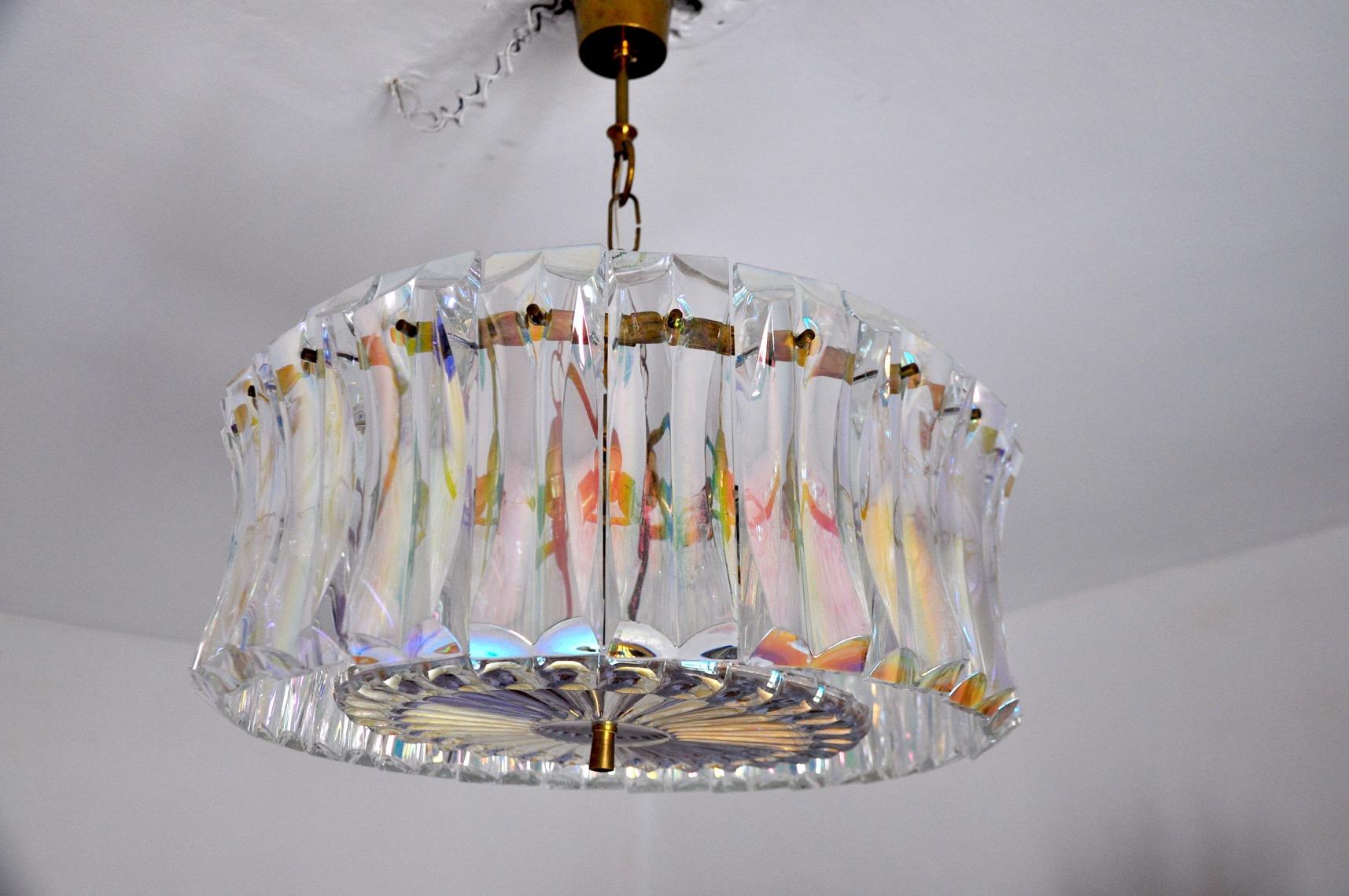 Exceptional oversized paolo venini chandelier from the 60s. Blown murano glass and brass structure. Unique design object that will illuminate and bring a real design touch to your interior. Electricity checked, mark of time relating to the age of